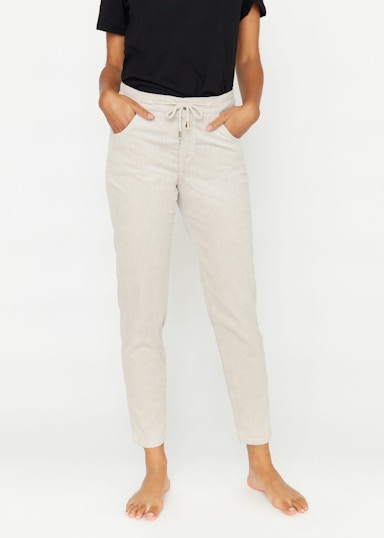 Comfort-fit-Jeans Louisa Active in Trendfarbe