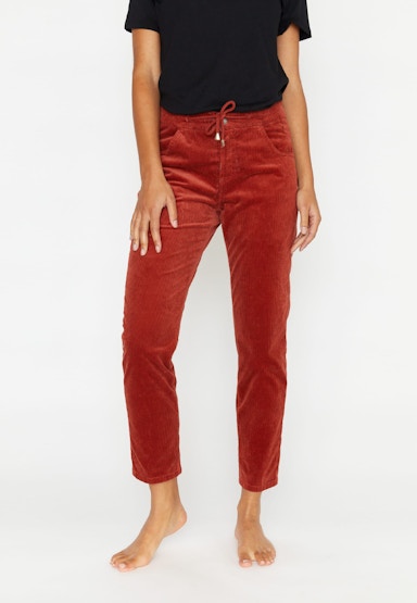 Comfort-fit-Jeans Louisa Active in Trendfarbe