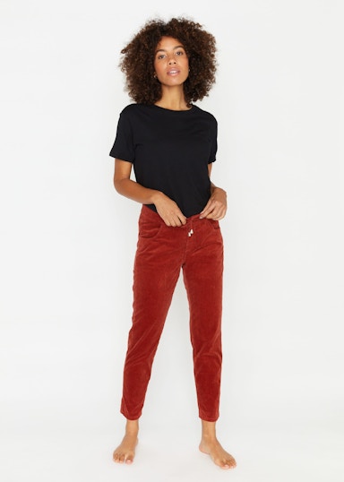 Comfort-fit-Jeans Louisa Active in Trendfarbe