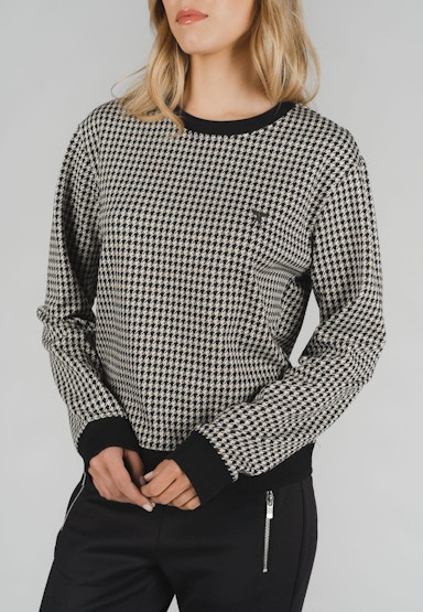 Sweater with fashionable pattern