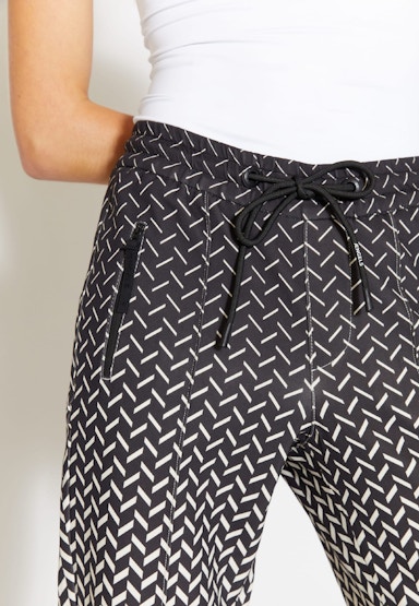 Fabric pants Linn Jogger Zip with decorative stitching