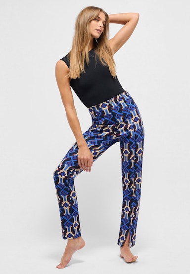 Slit slim trousers with graphic print
