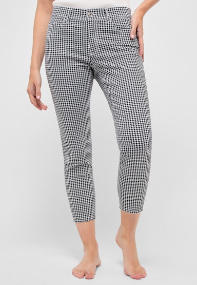 Ornella with houndstooth pattern