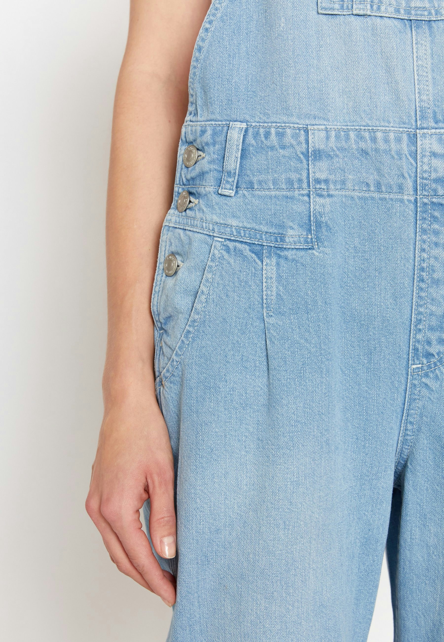 Overall Holly Flap with bleached wash