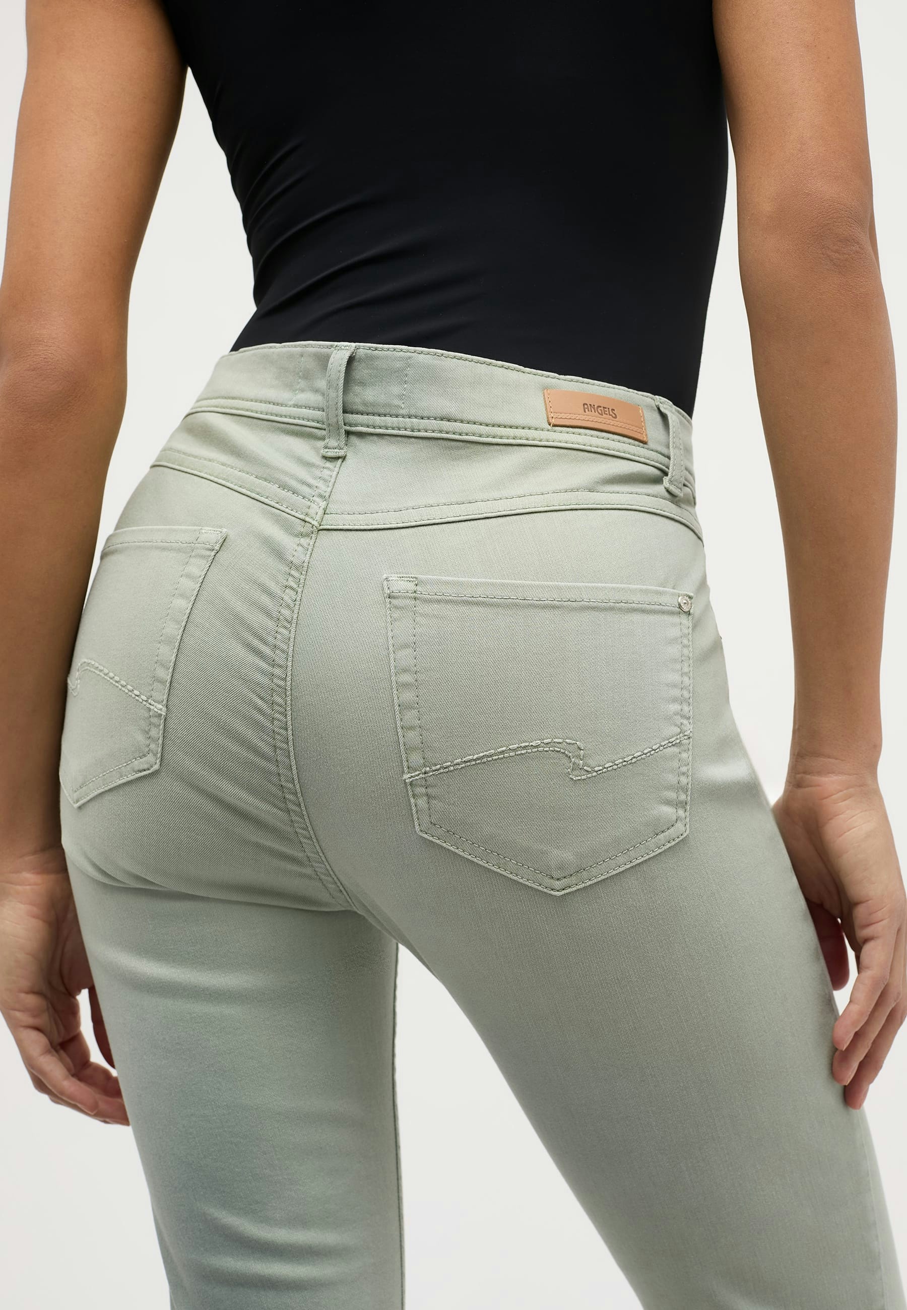 Jeans Ornella with distressed wash