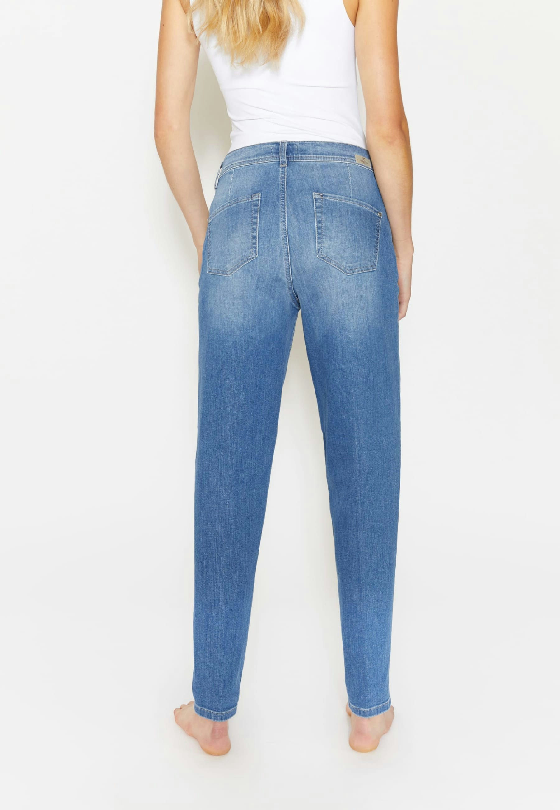 Mom-Jeans Alma Crop mit Logo-Applikation
