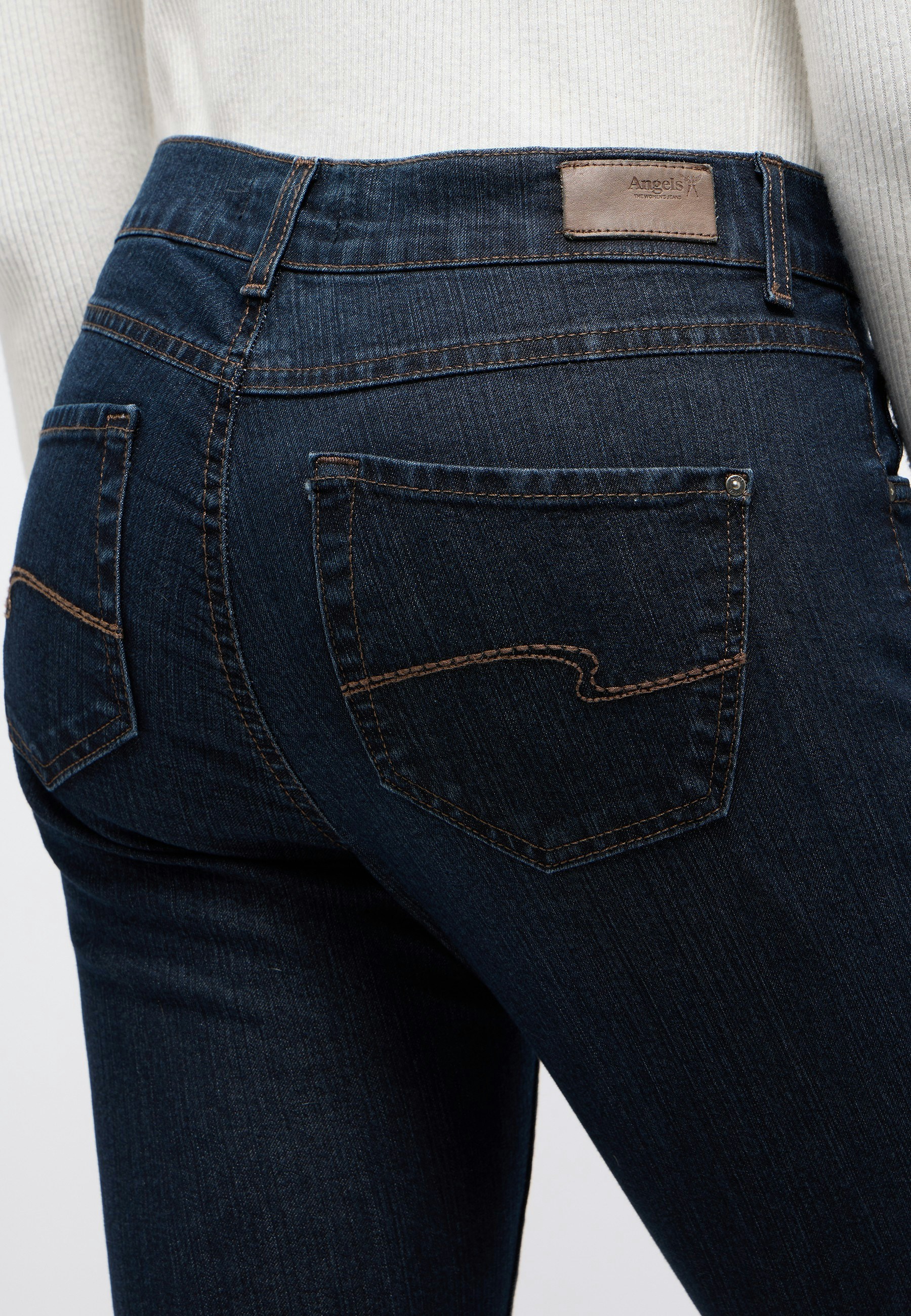 Skinny Jeans with sporty denim