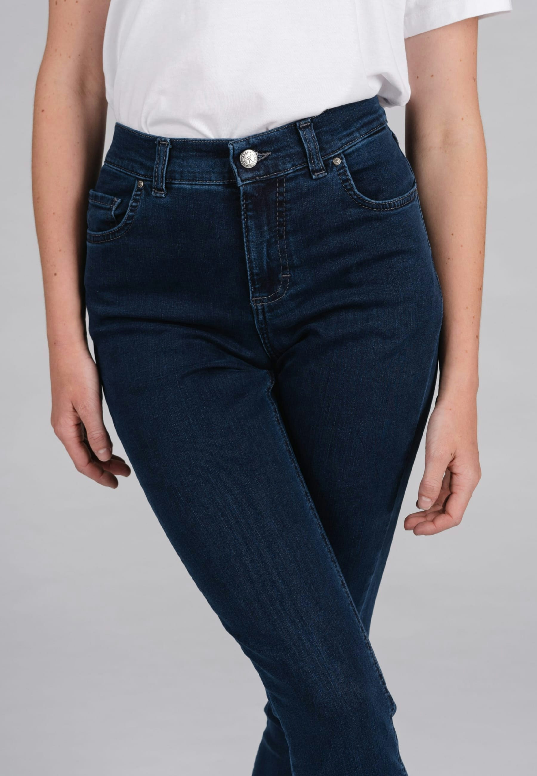 Skinny Jeans with sporty denim