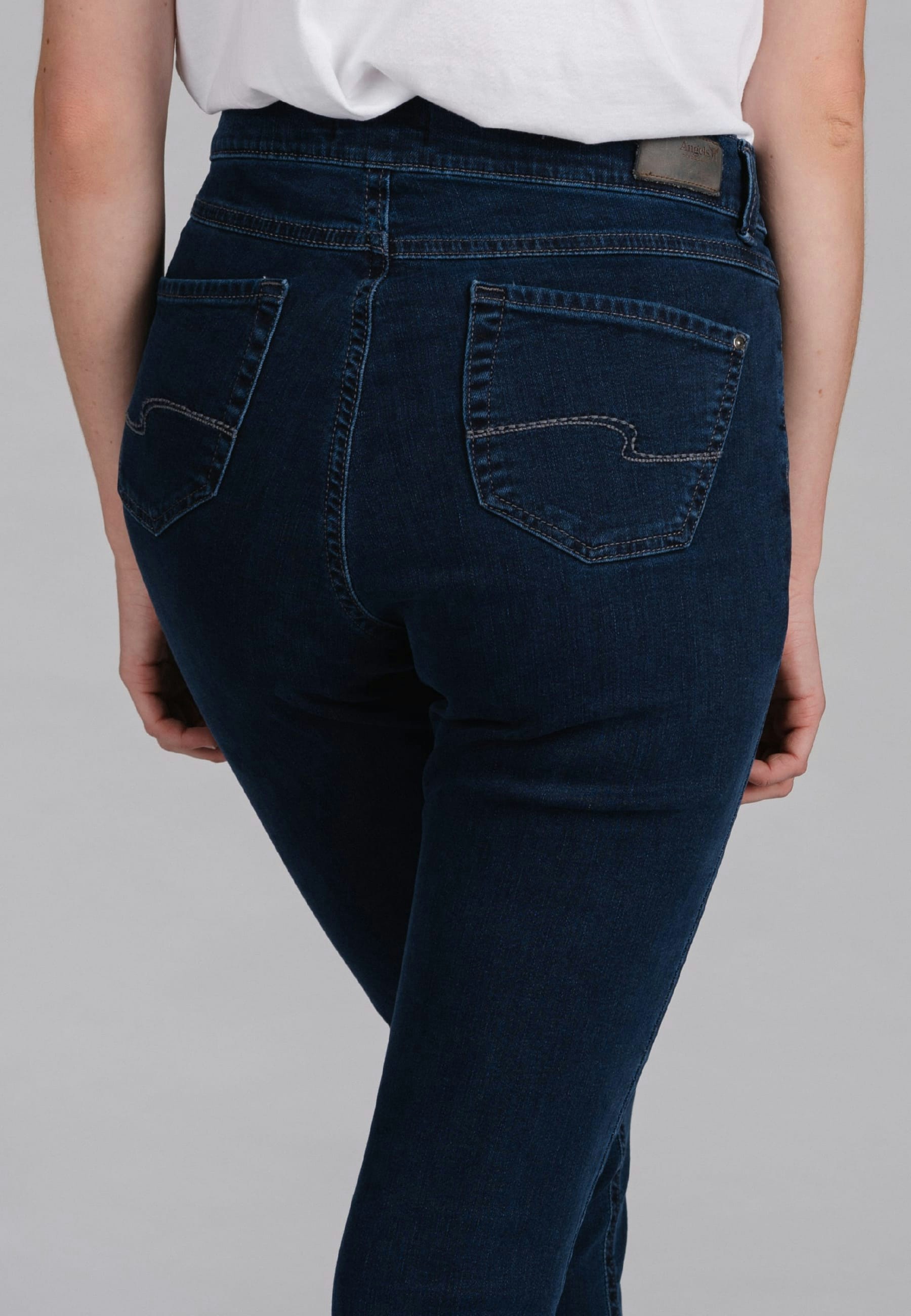 Skinny Jeans with sporty denim