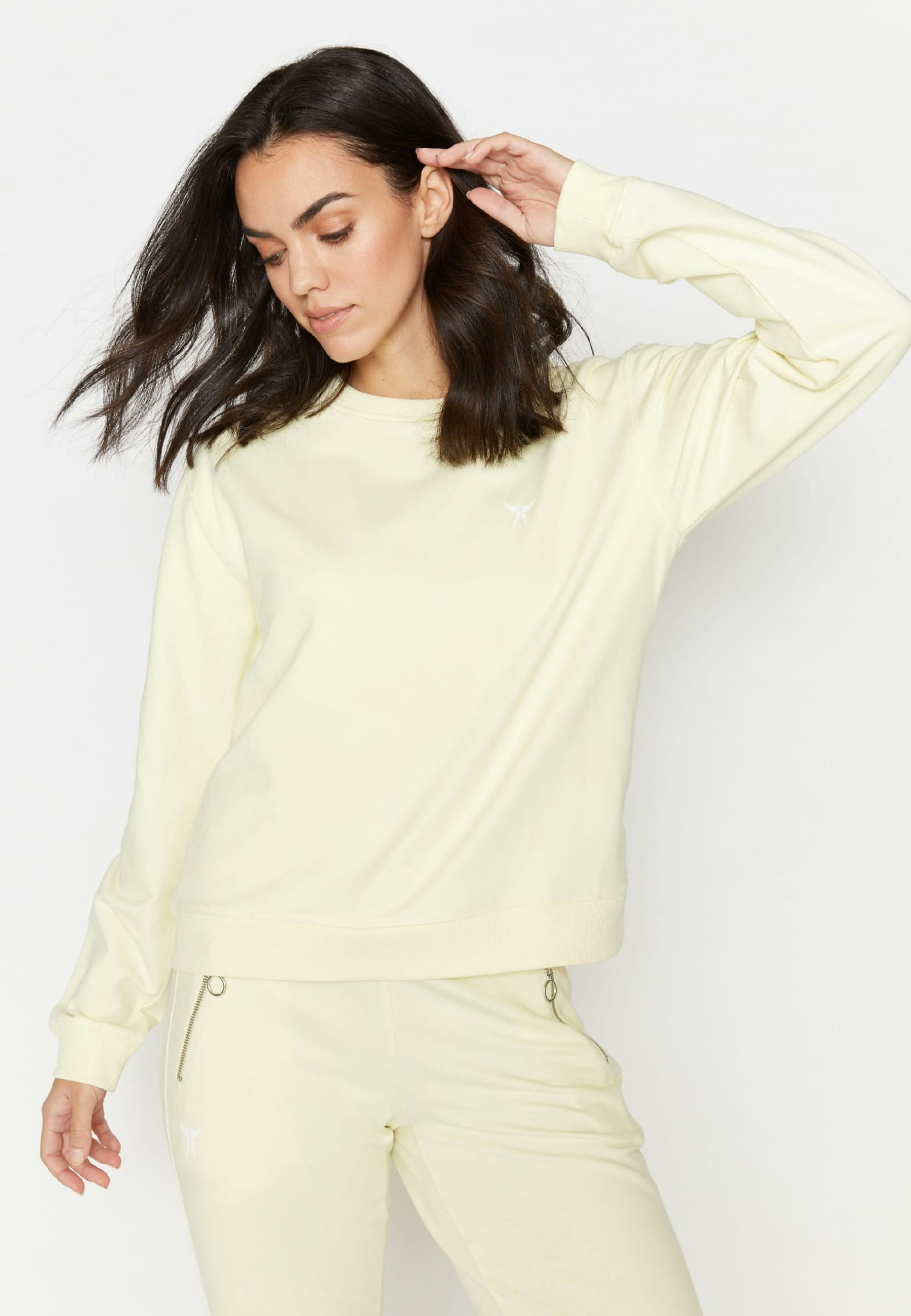 Sweater in solid pastel color