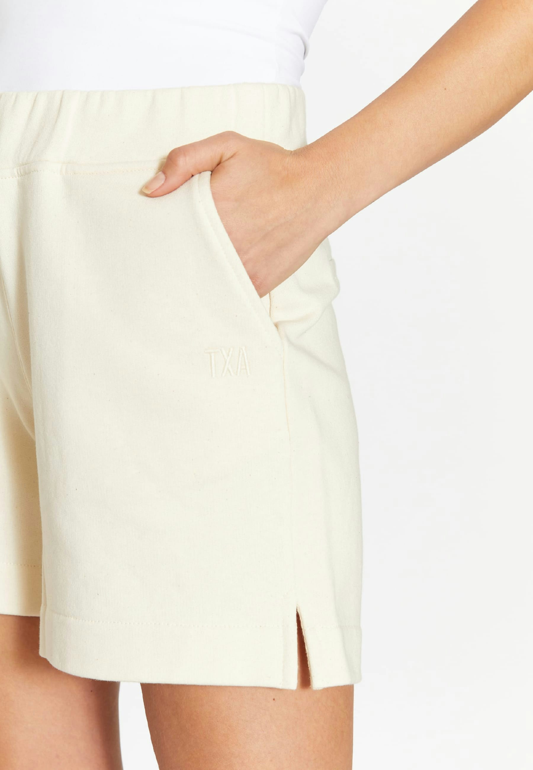 Shorts Maya in unifarbenem Design