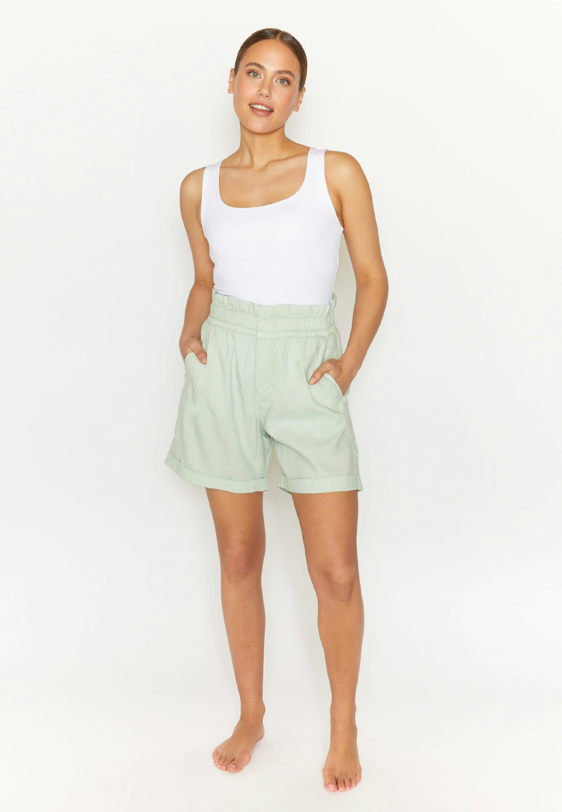 Shorts Mia with gathered waistband