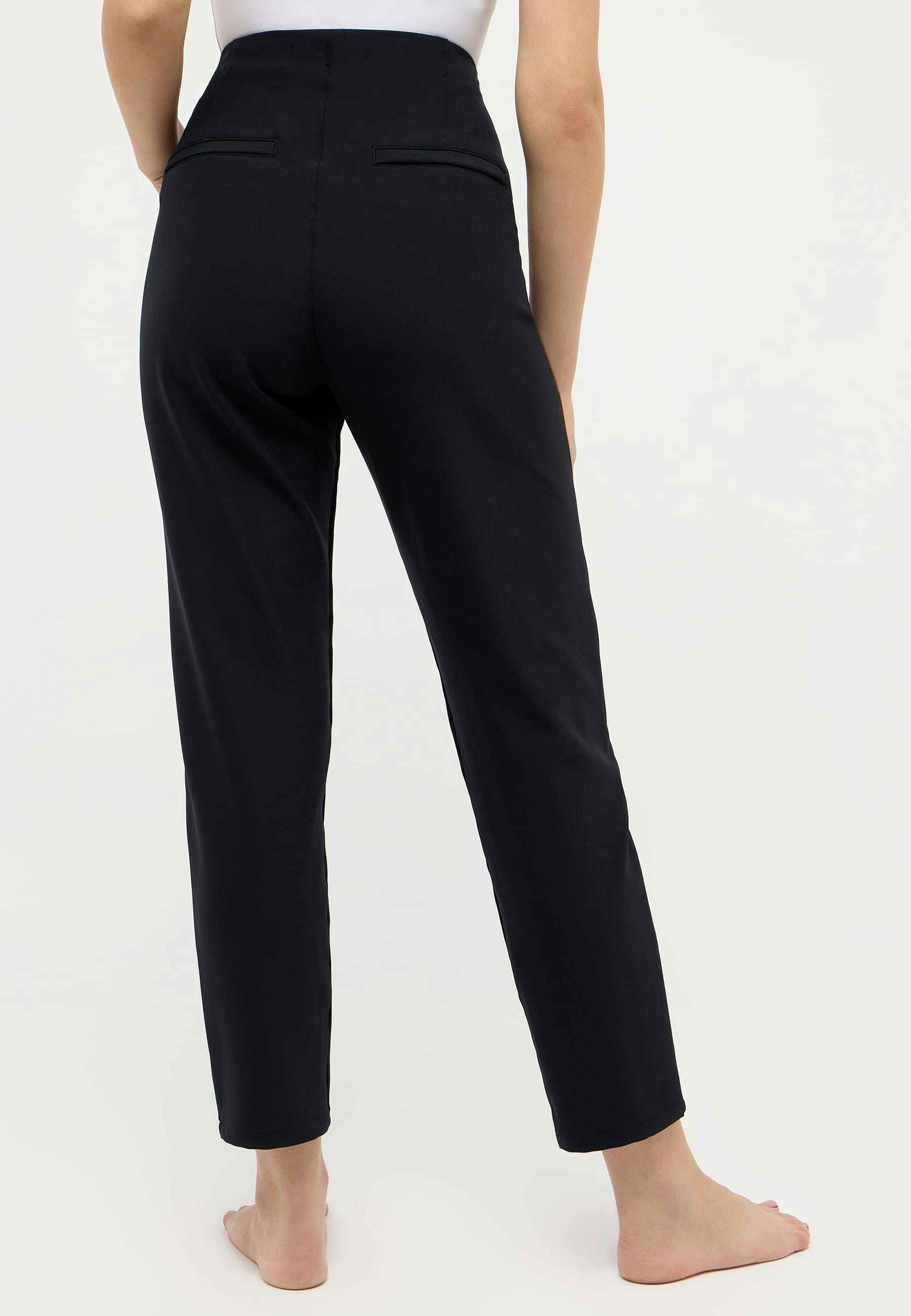 Business-Hose Holly Crop Chic