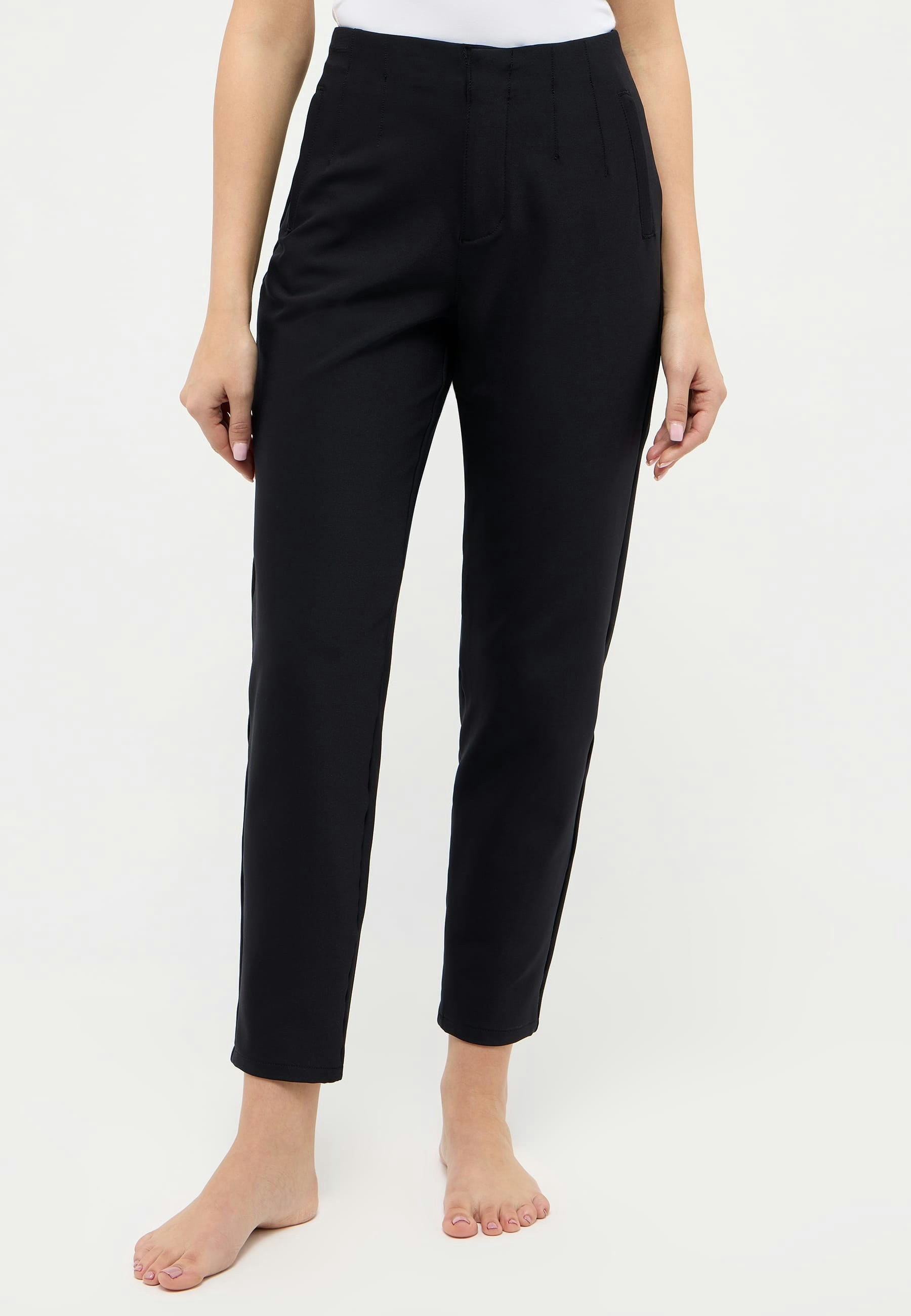 Business-Hose Holly Crop Chic