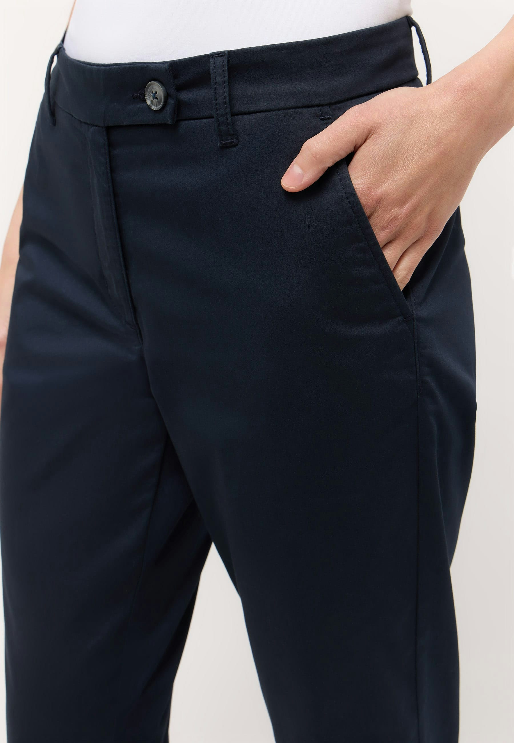 Hose Vera mit Satinoptik