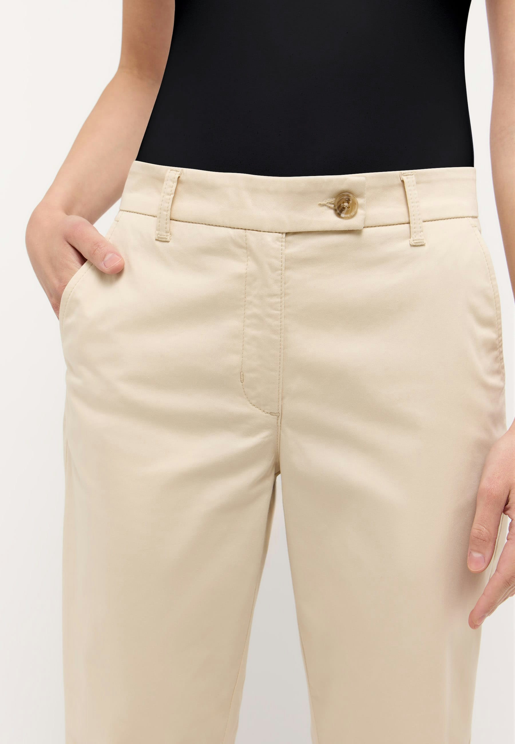 Hose Vera mit Satinoptik