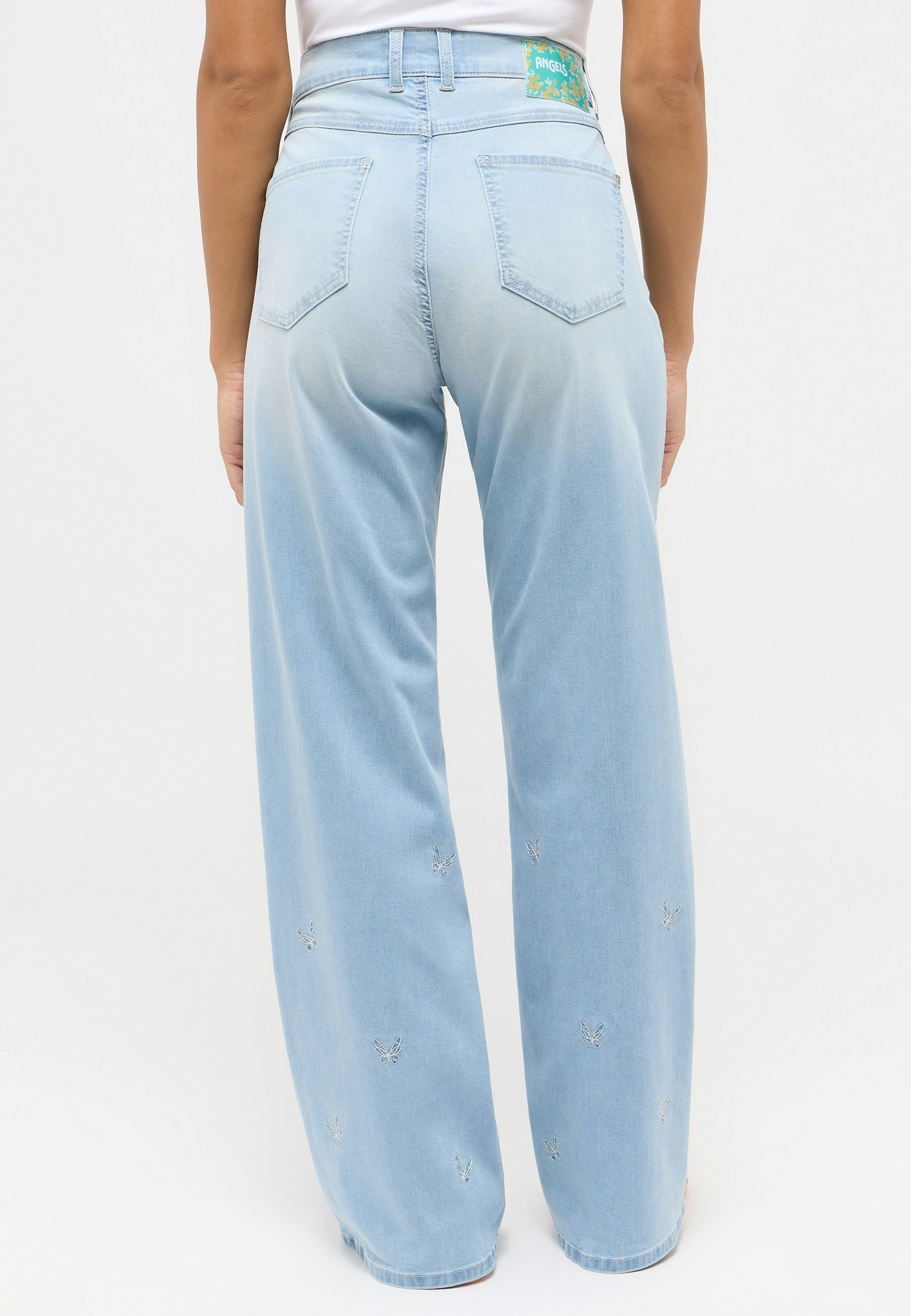 Jeans Liz mit gestickten Schmetterlingen