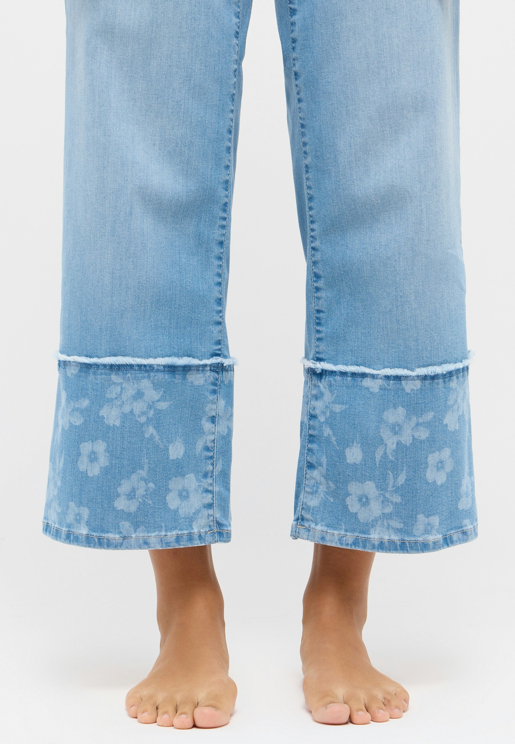 Jeans Linn Flower mit floralem Muster