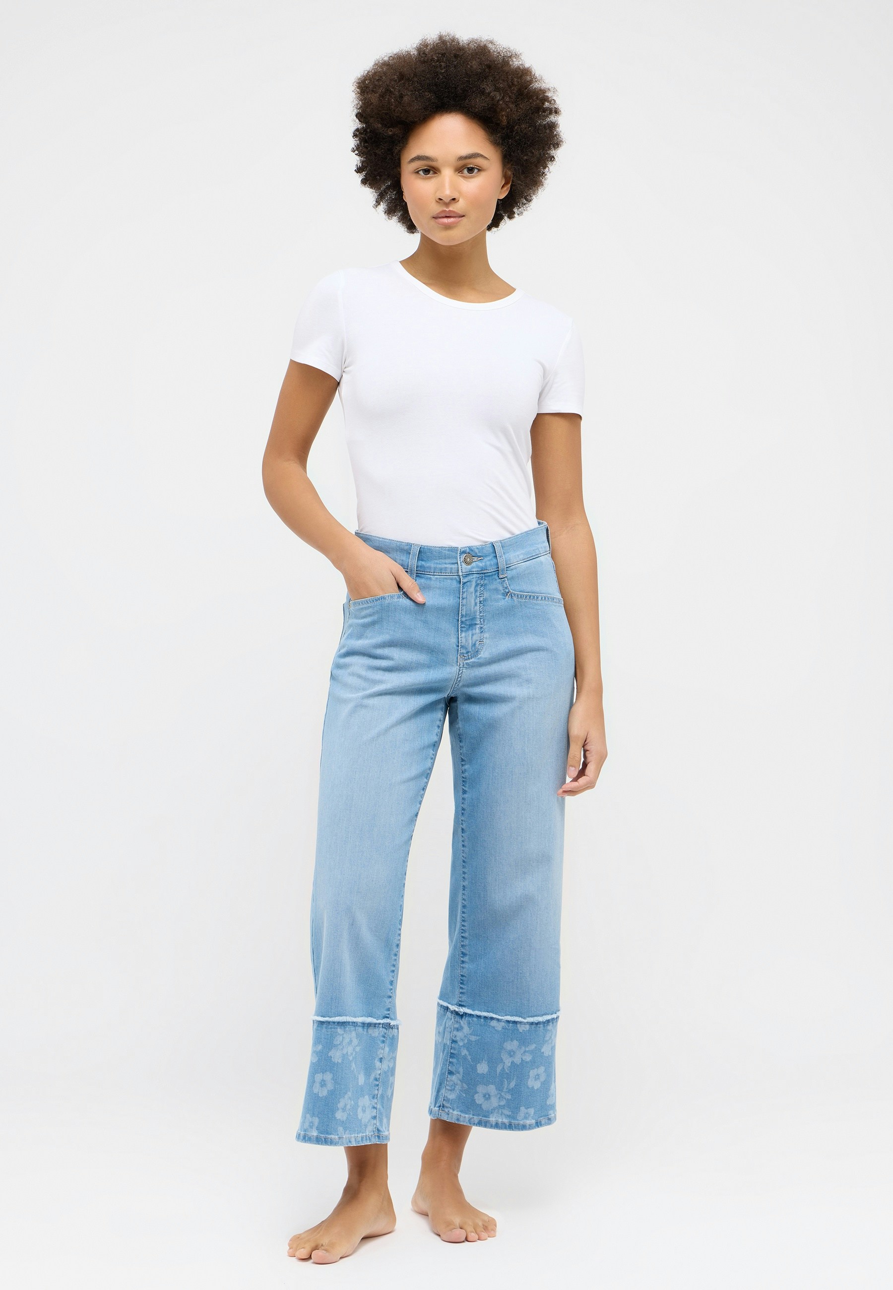 Jeans Linn Flower mit floralem Muster