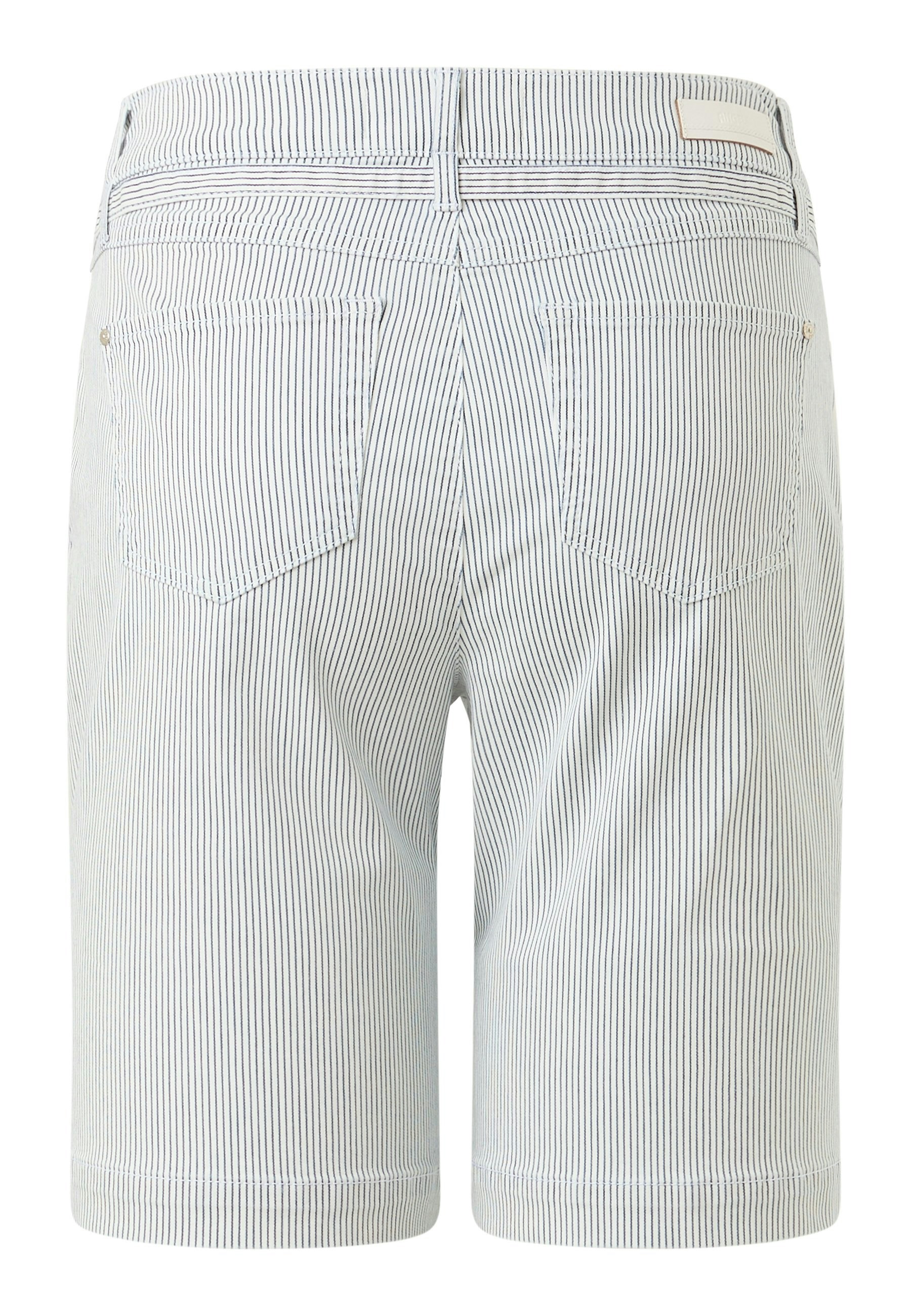 Jeansshorts mit Gürtel