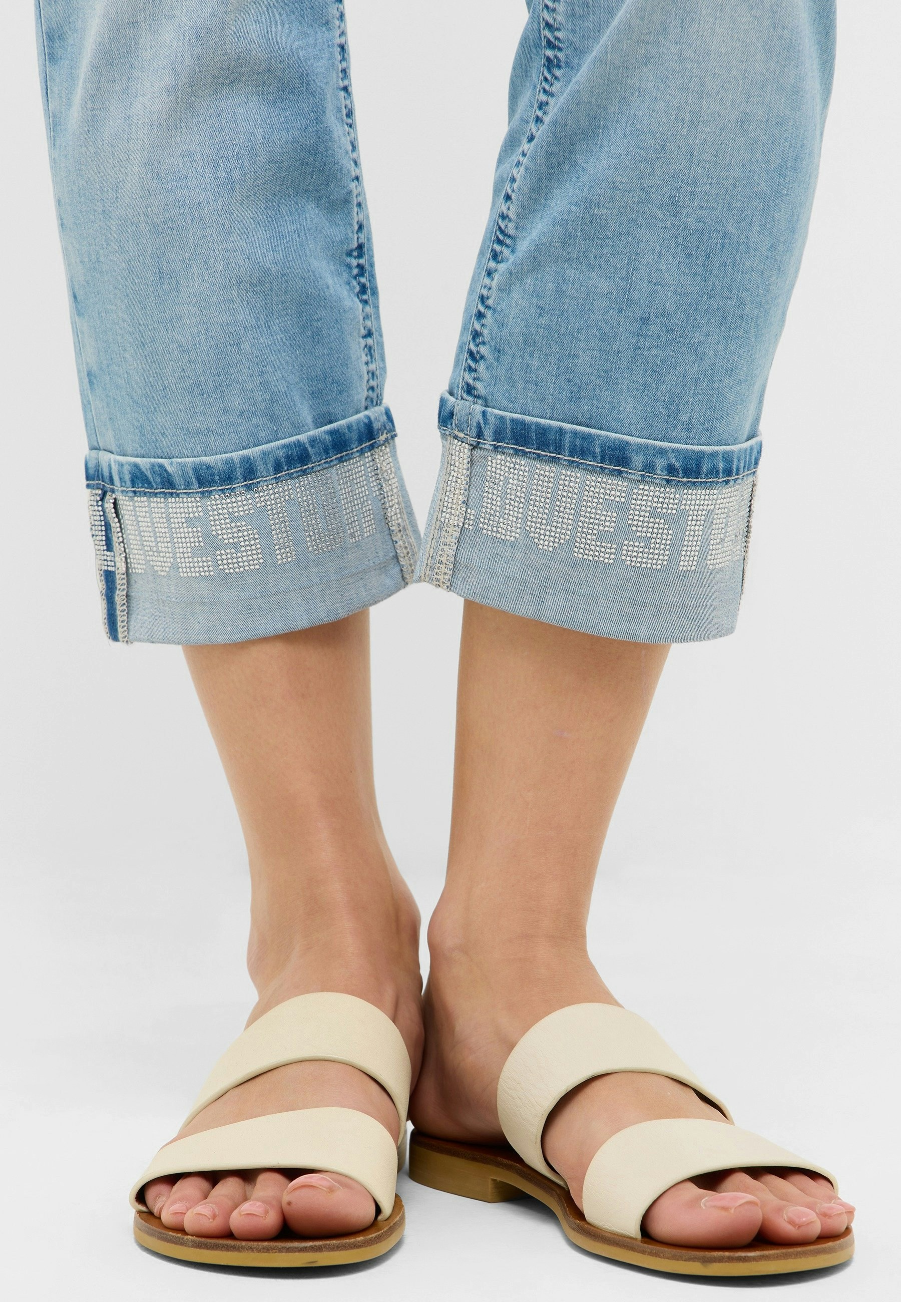 Jeans Cici Crop Word mit Schriftzug