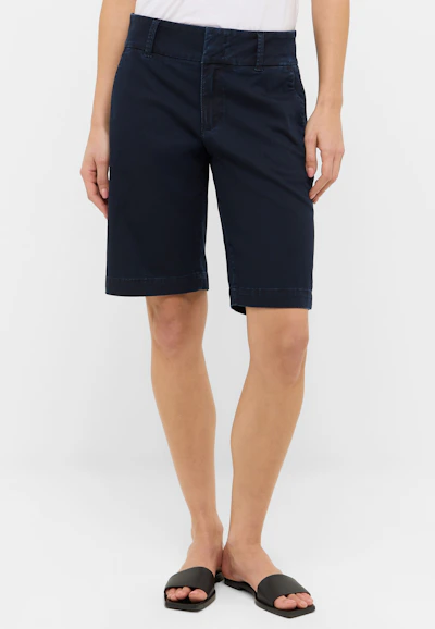 Jeans Bermuda Chic mit Coloured Denim