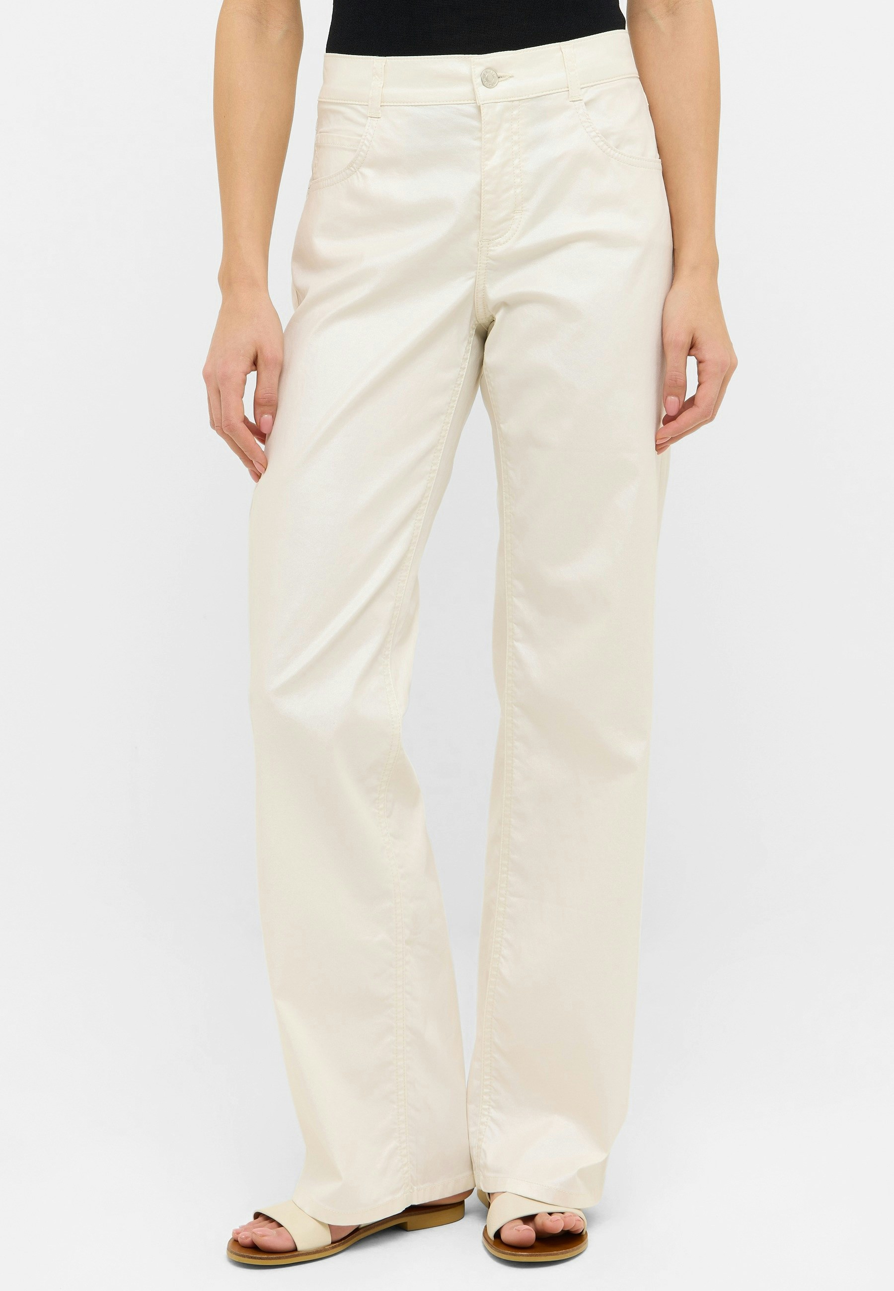 Hose Liz in Coating-Optik