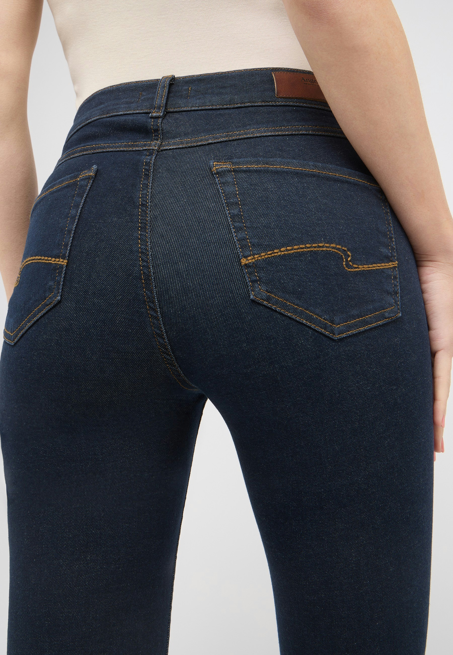 Skinny jeans with used wash