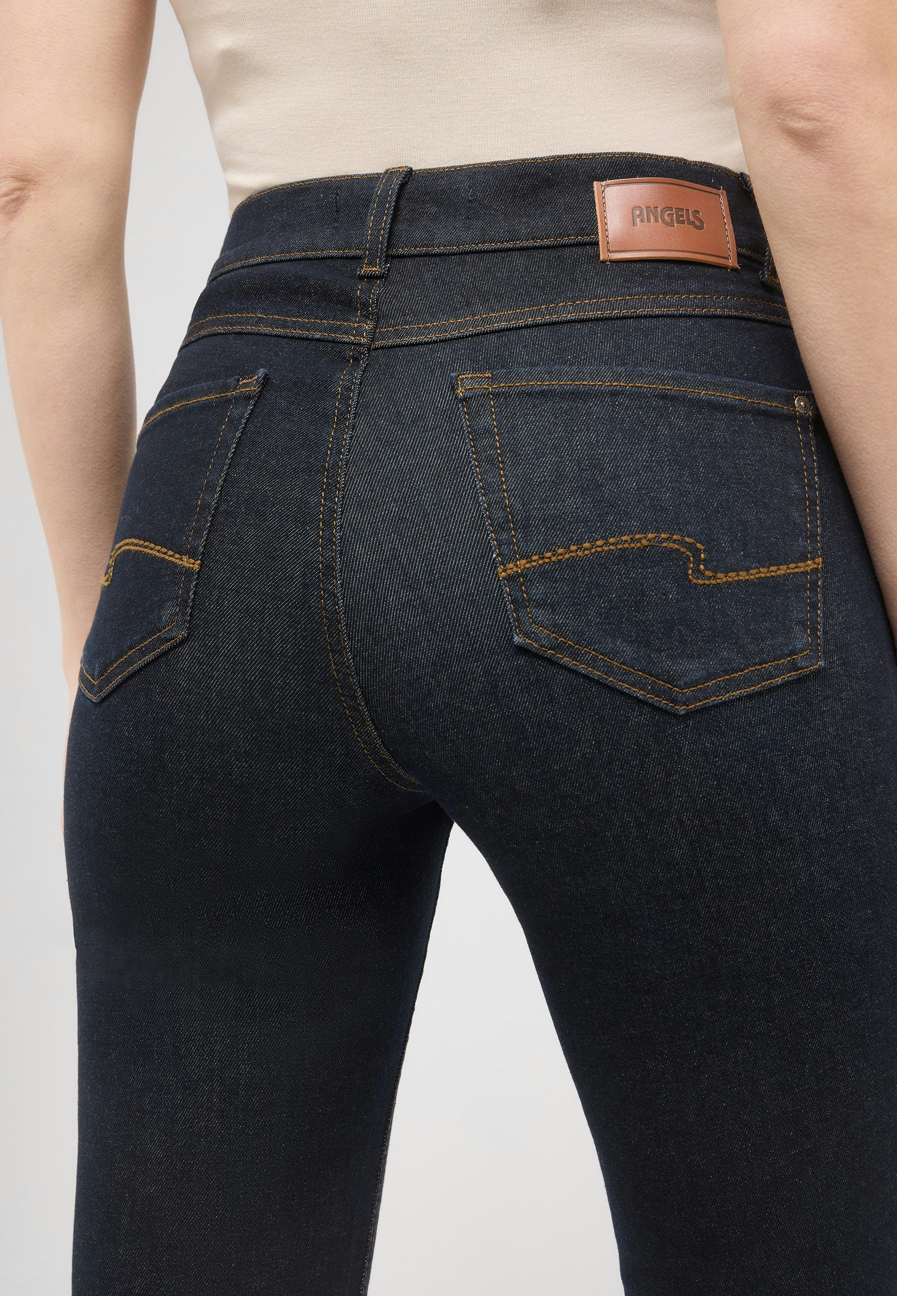 Jeans Cici with used wash