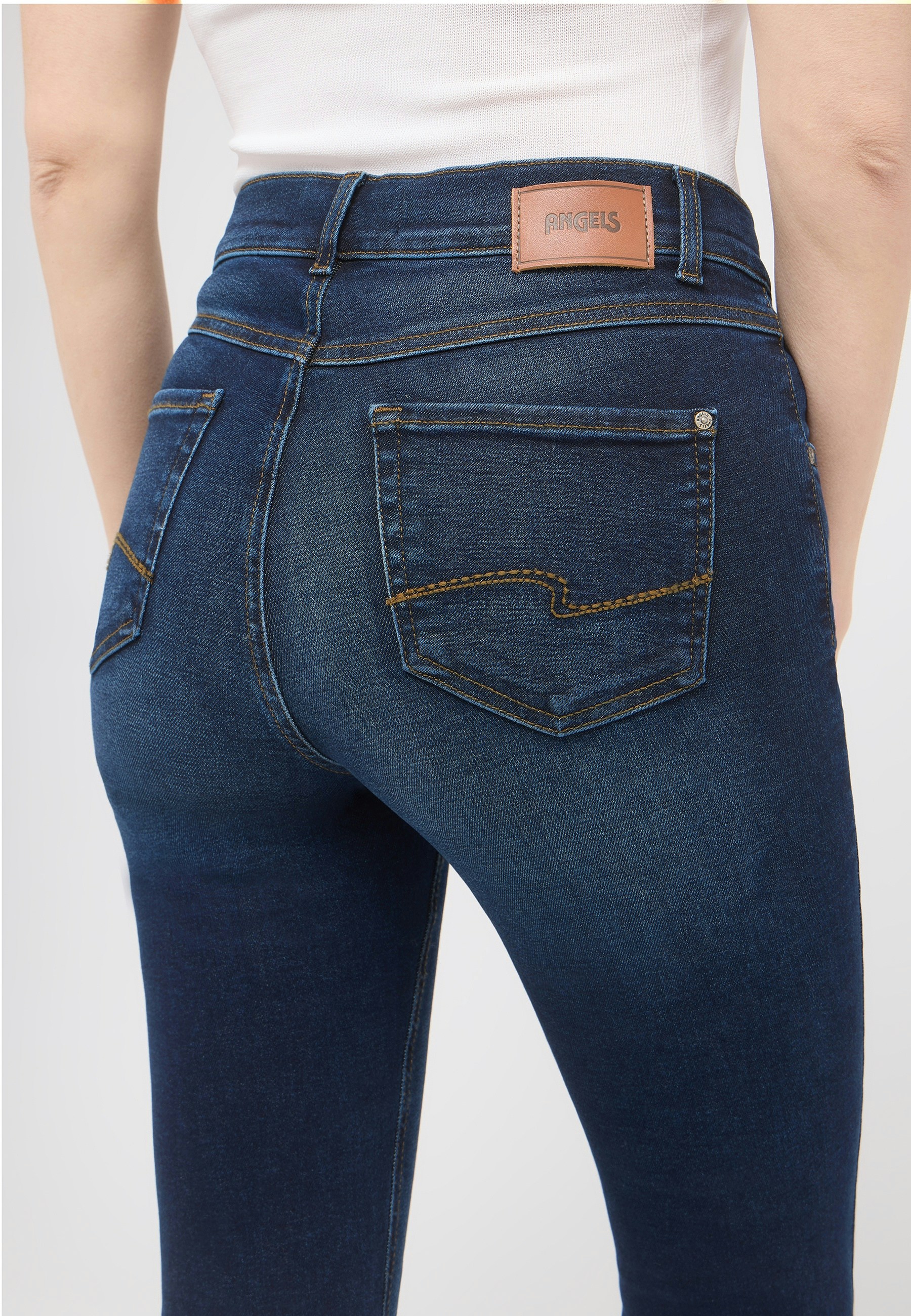 Jeans Cici mit Used-Waschung