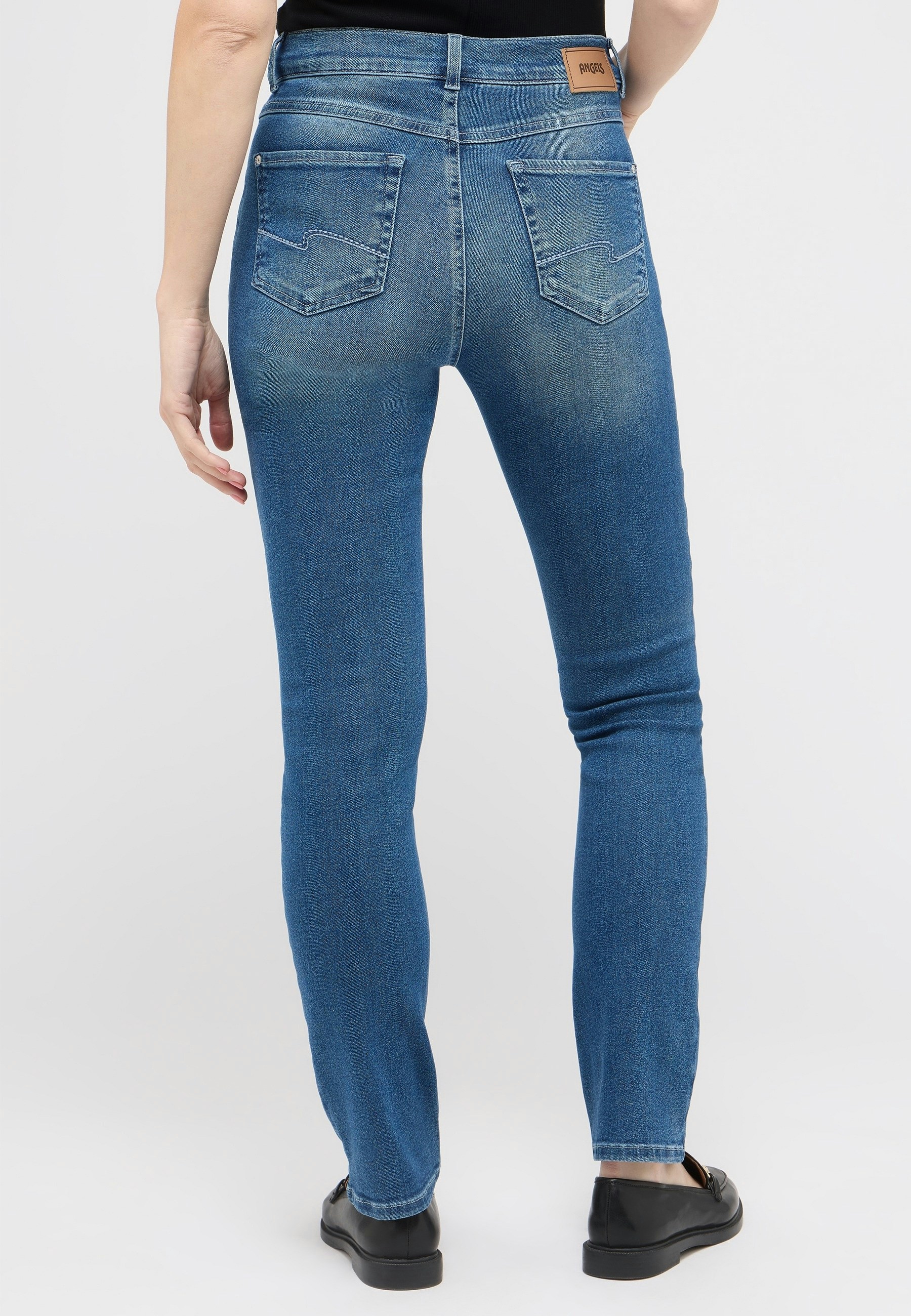Jeans Cici mit Used-Waschung