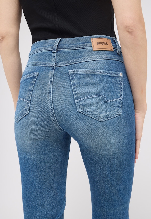 Jeans Cici mit Used-Waschung