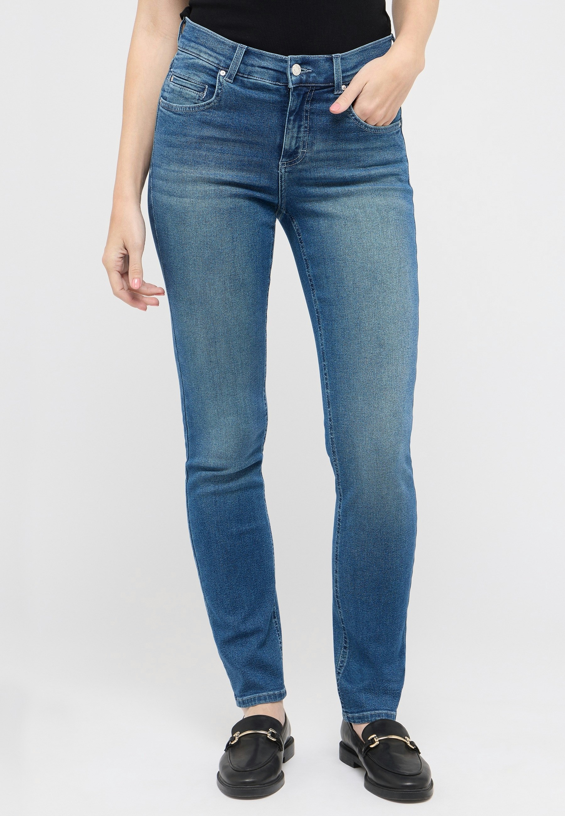 Jeans Cici mit Used-Waschung