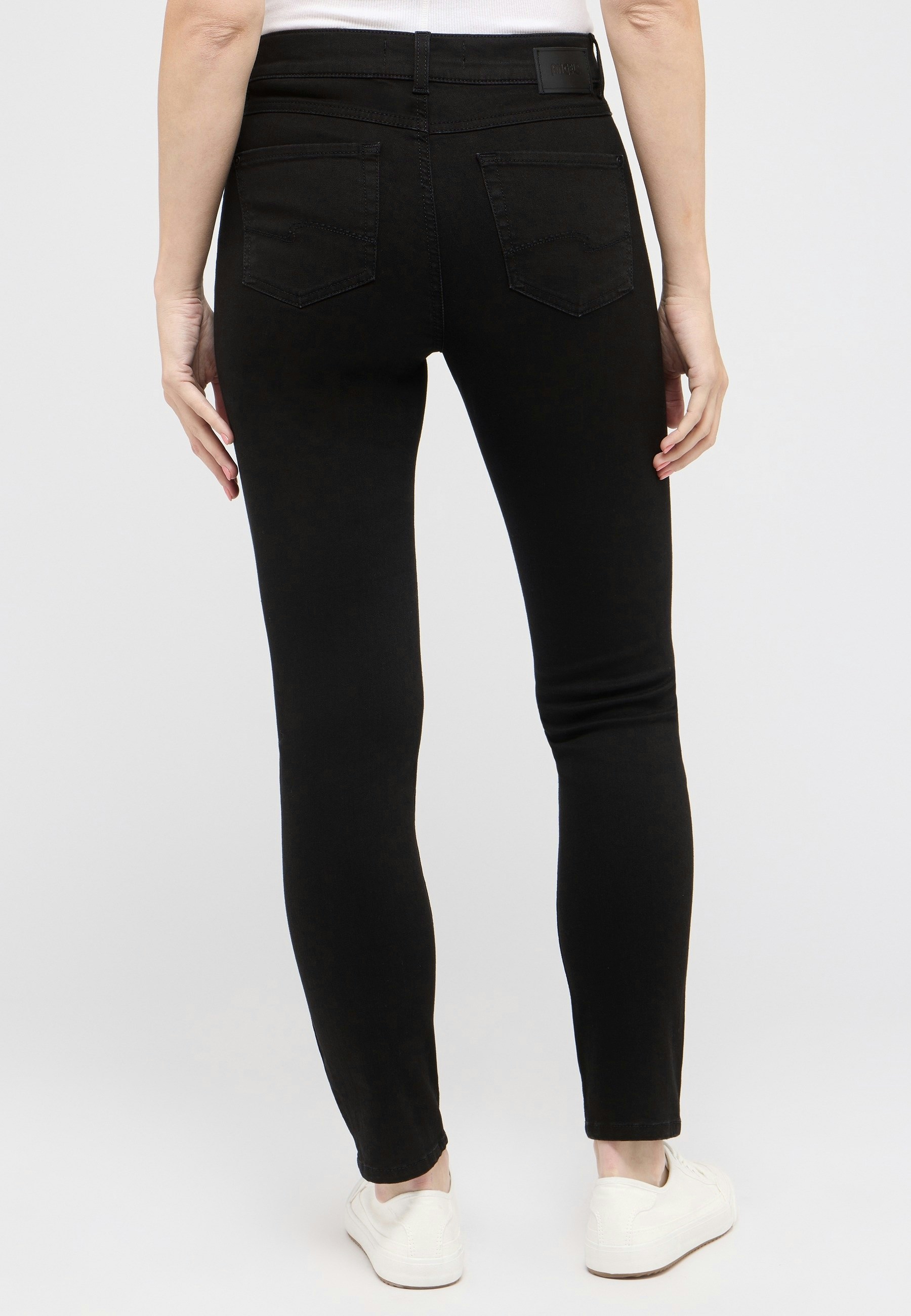 Skinny jeans with authentic denim