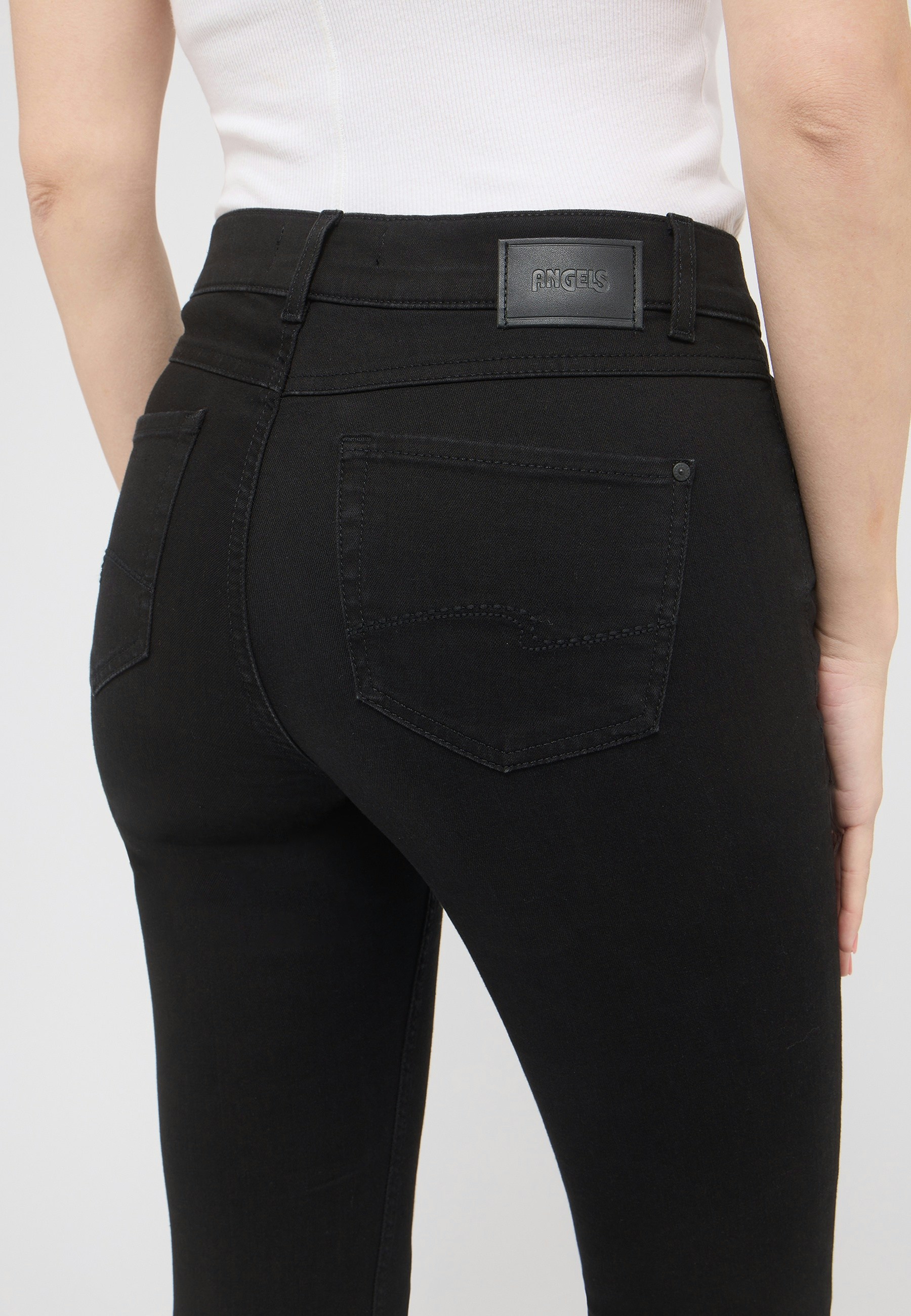 Skinny jeans with authentic denim