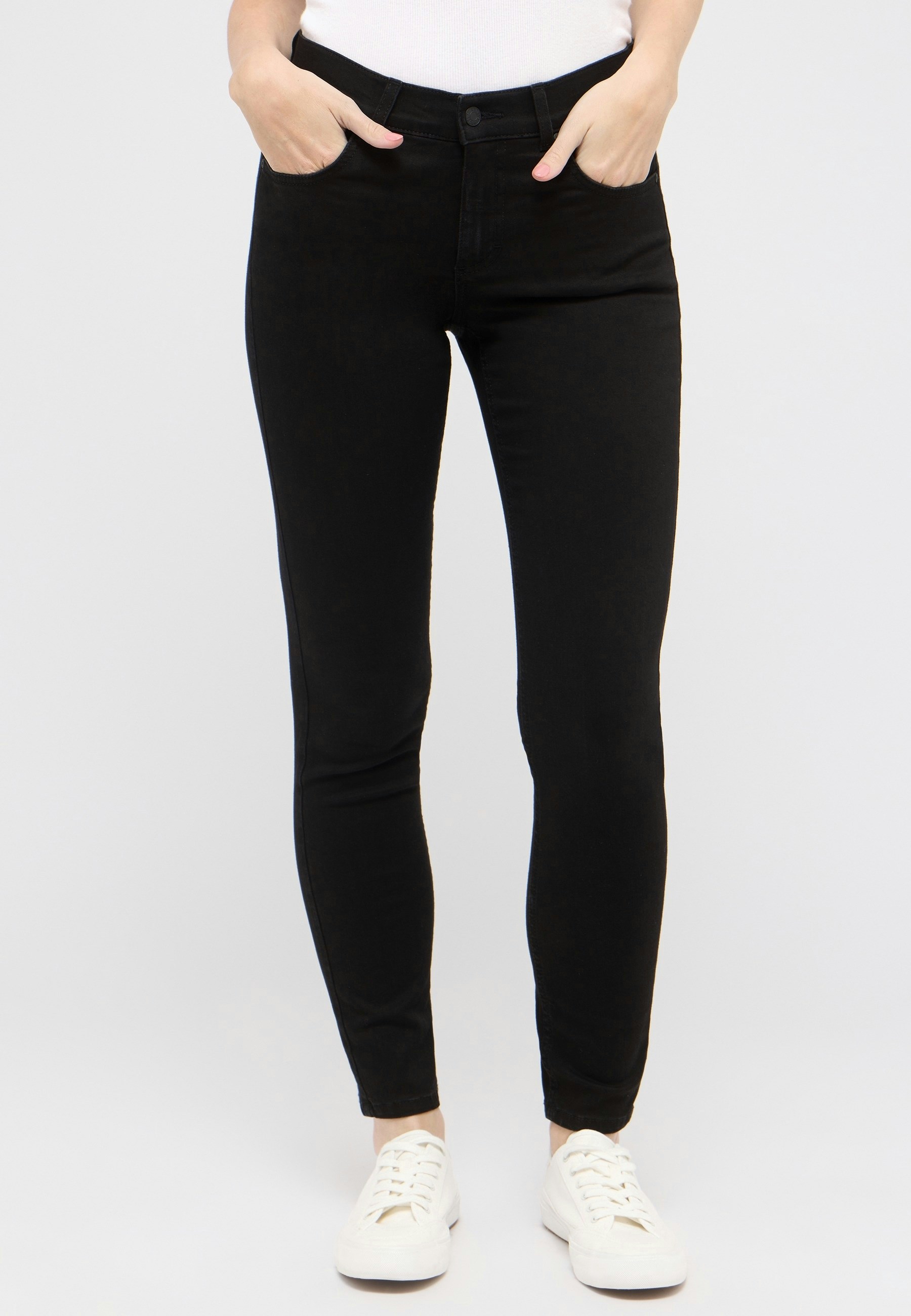 Skinny jeans with authentic denim