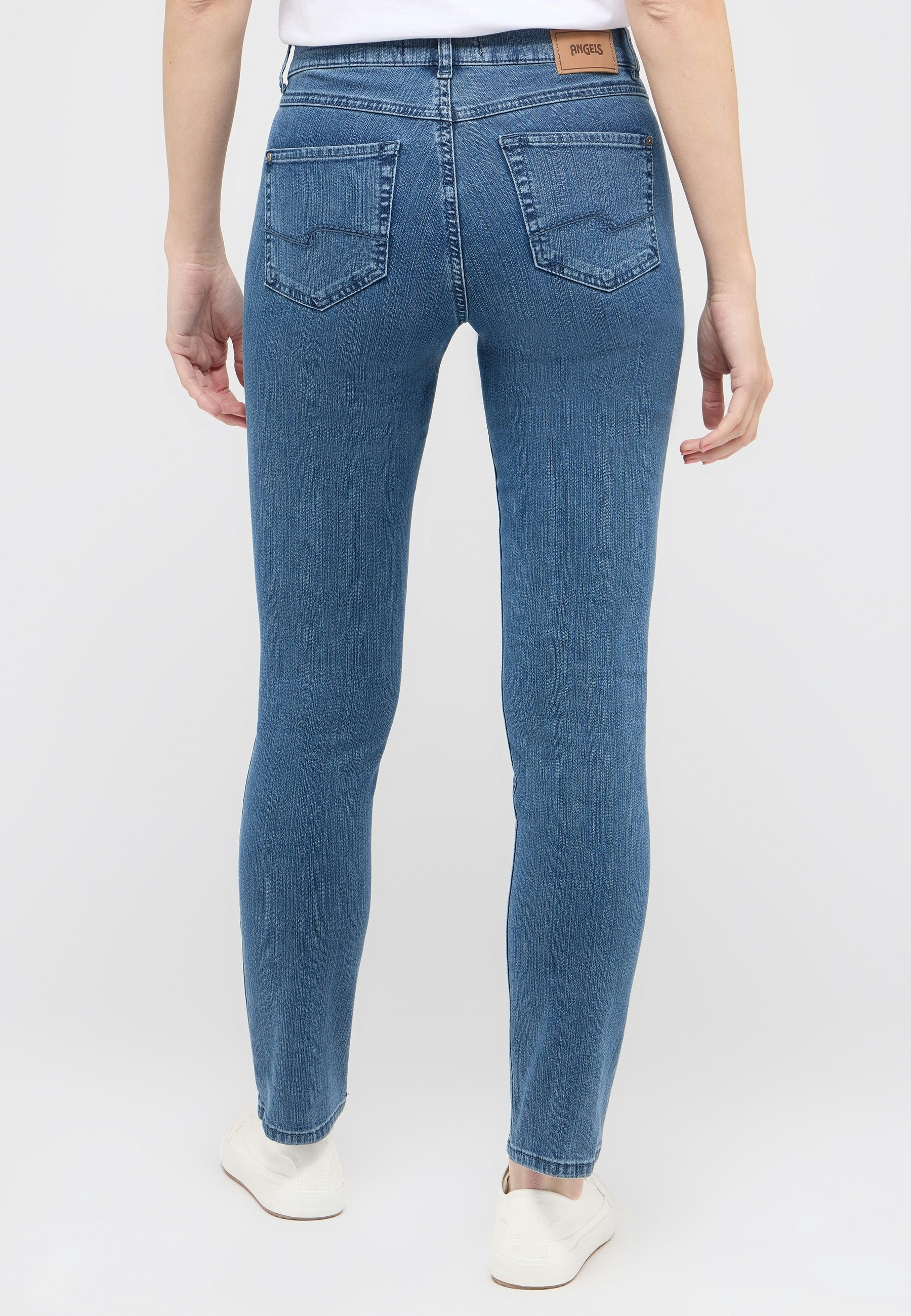 Jeans Cici with sporty denim