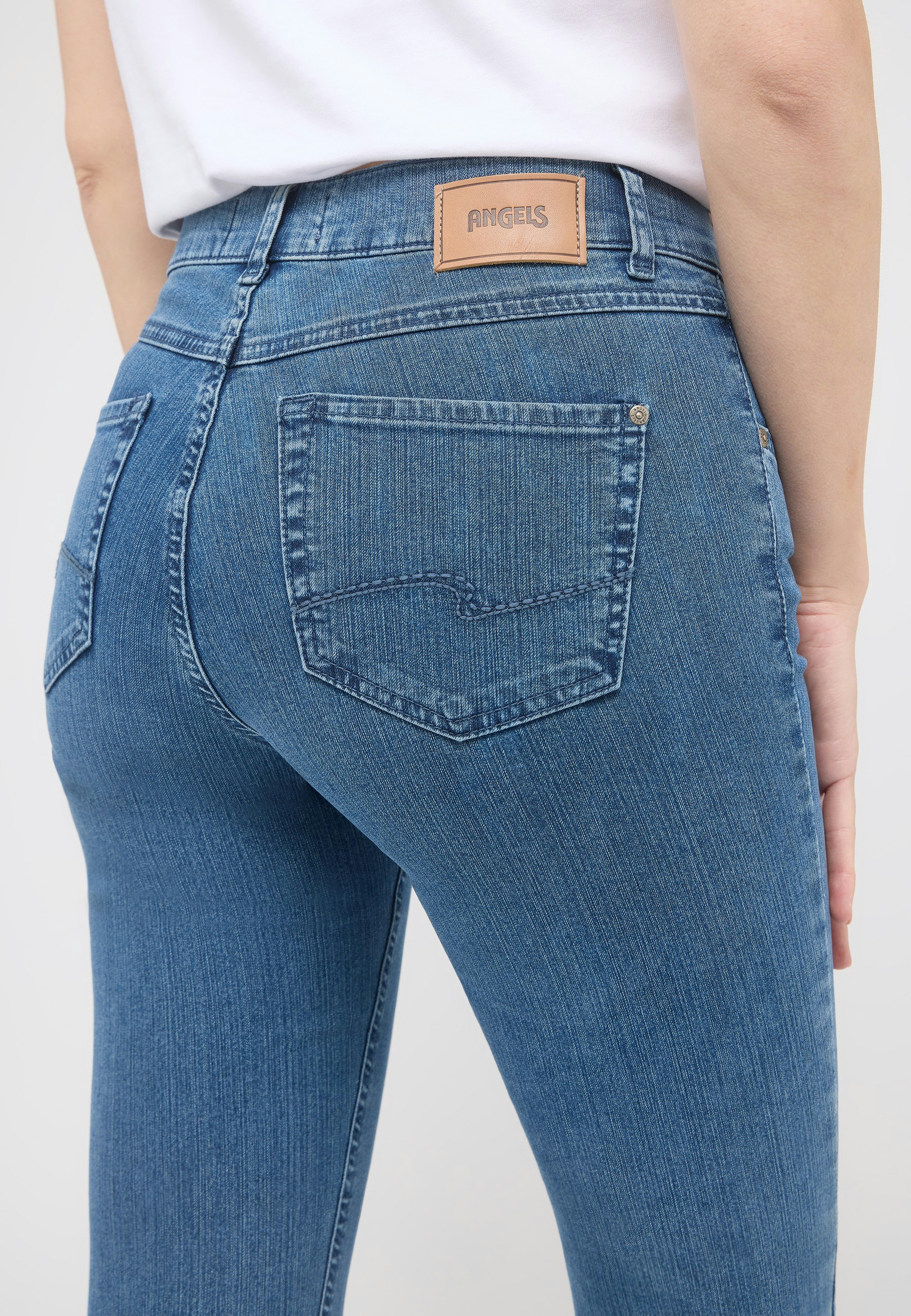 Jeans Cici with sporty denim