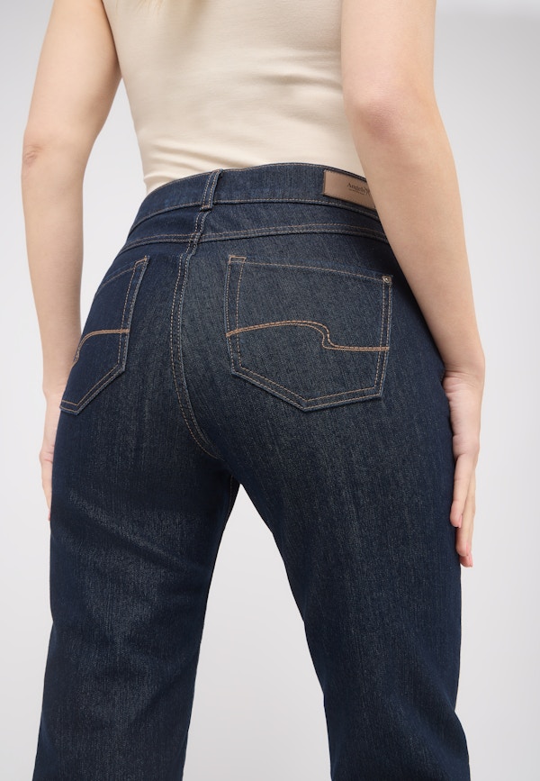Jeans Dolly mit sportivem Denim