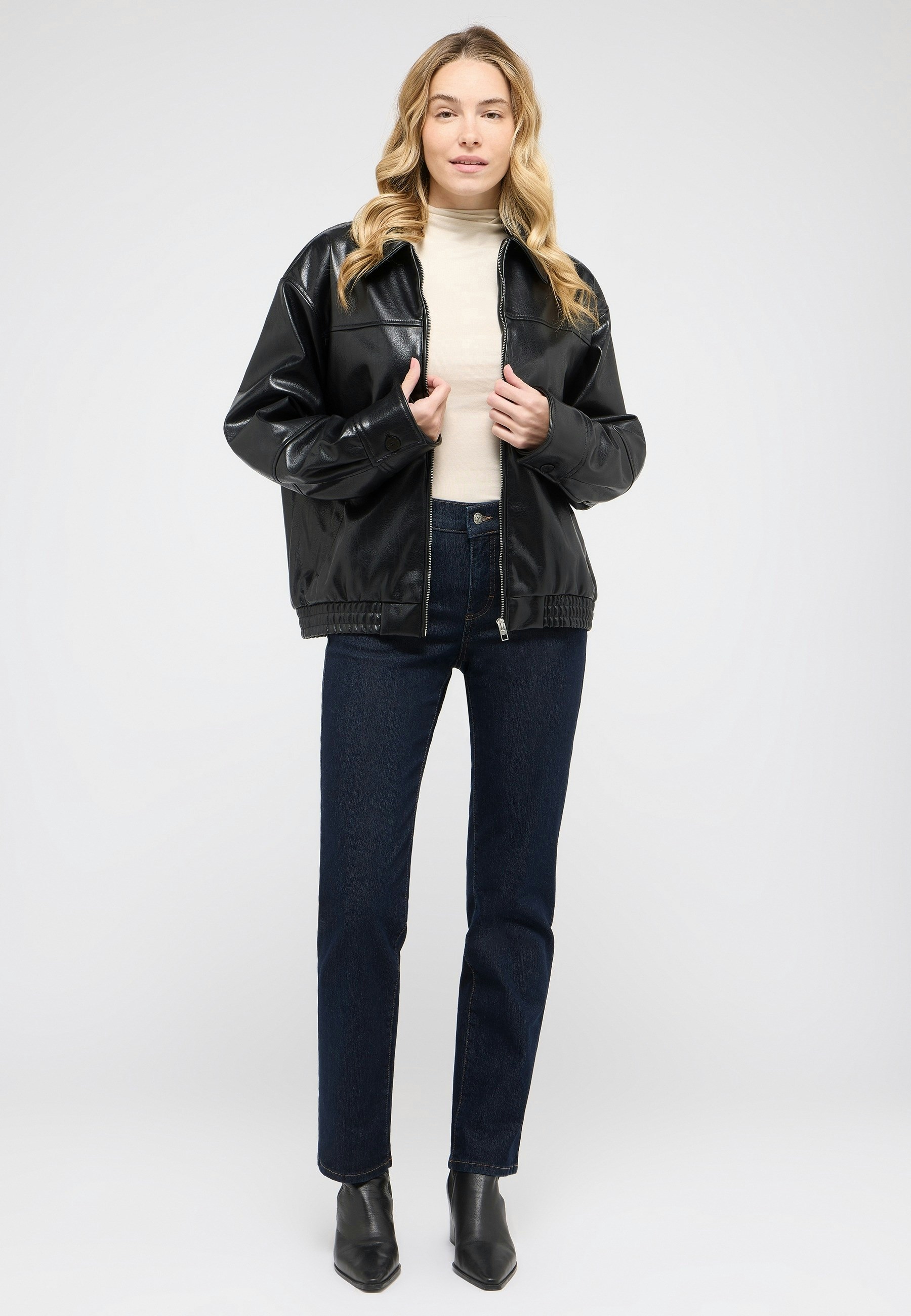 Jeans Dolly with sporty denim