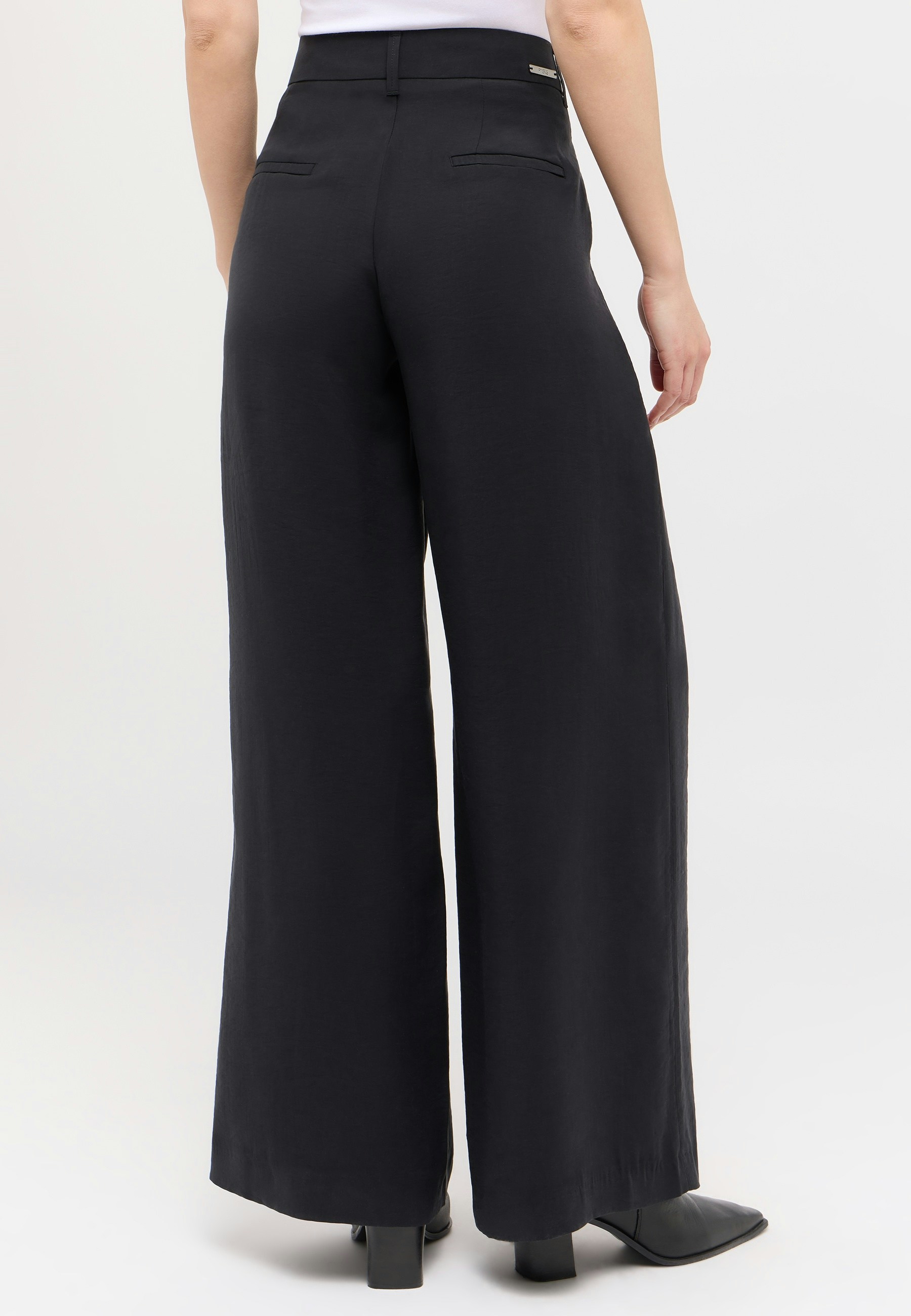 Unifarbene Hose Liva Chic