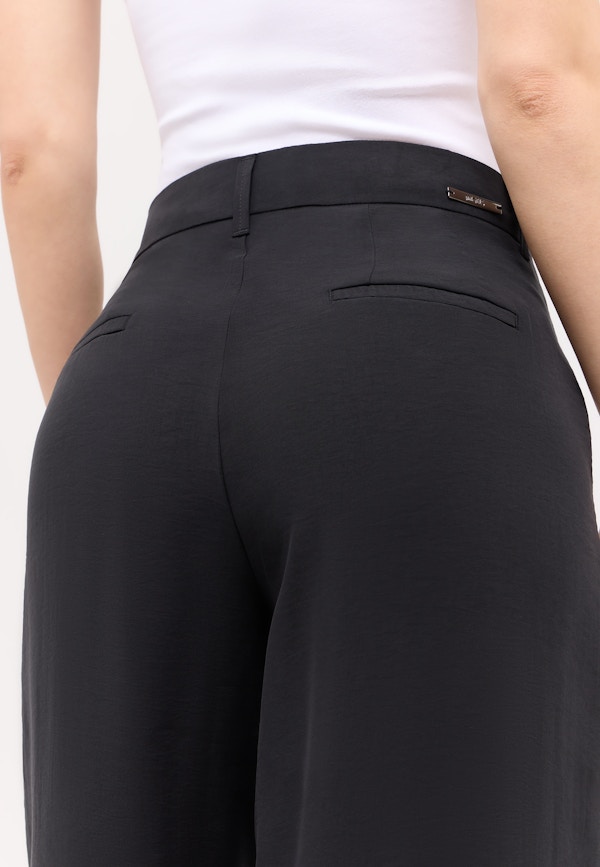 Unifarbene Hose Liva Chic
