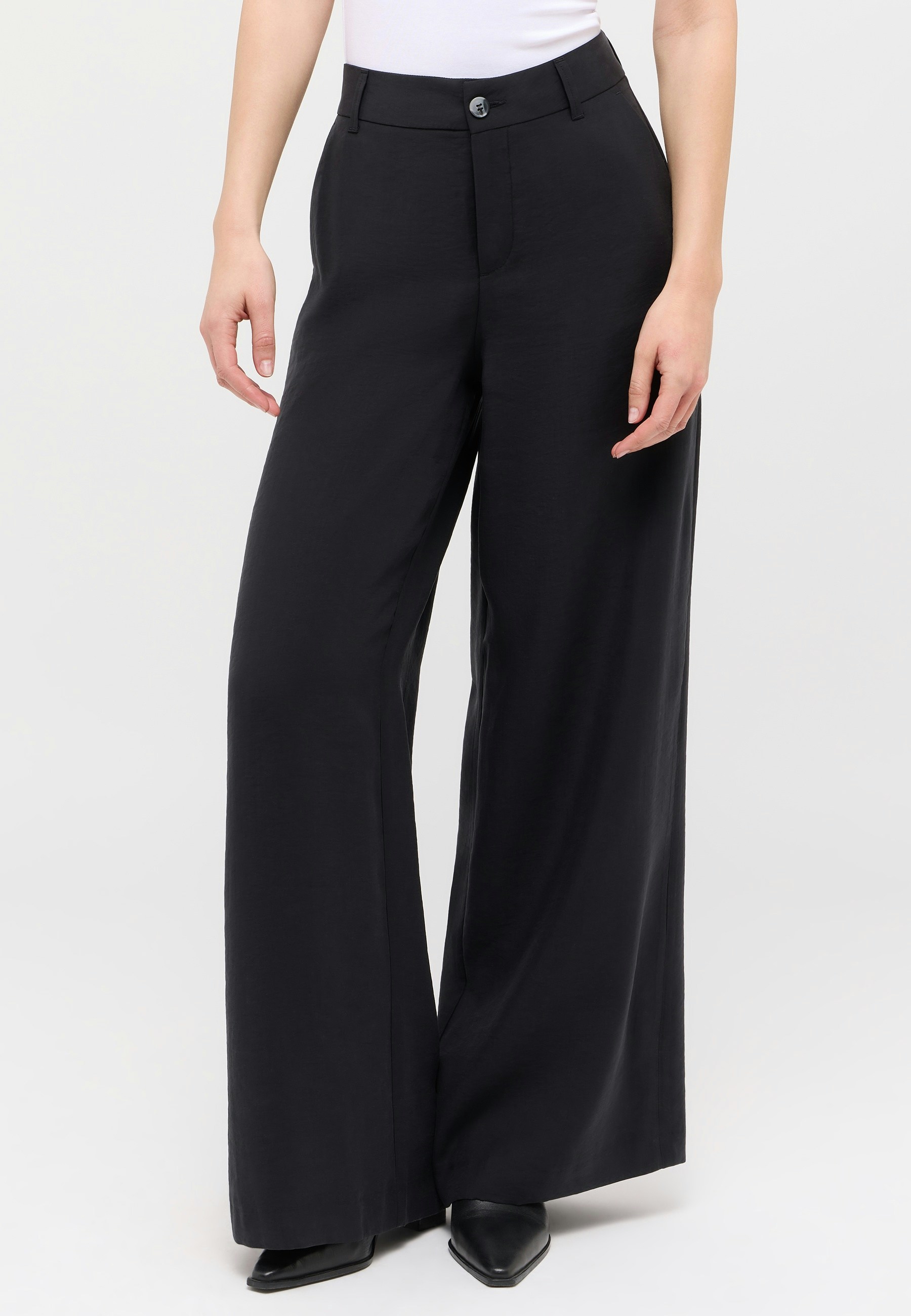 Unifarbene Hose Liva Chic