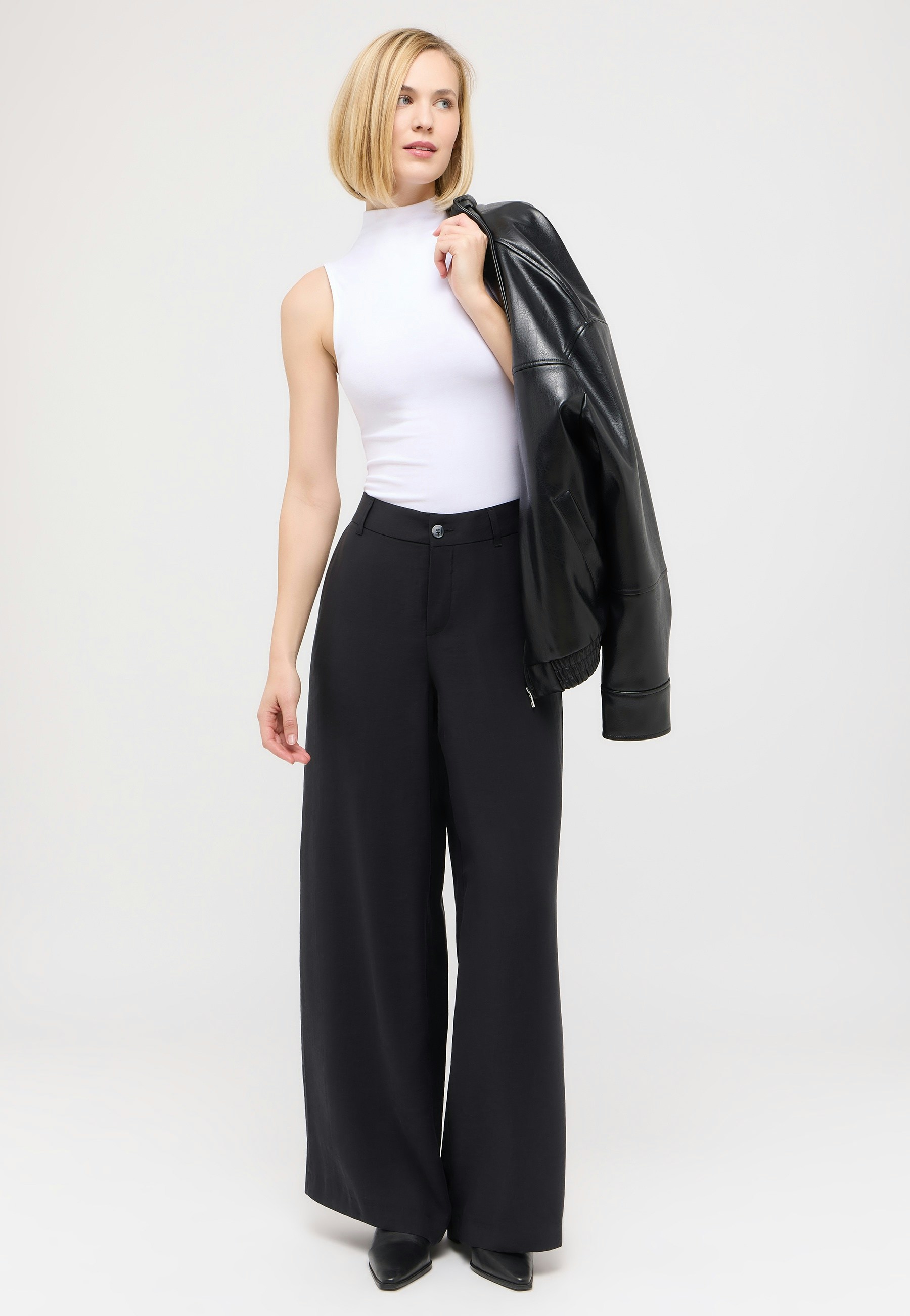 Unifarbene Hose Liva Chic