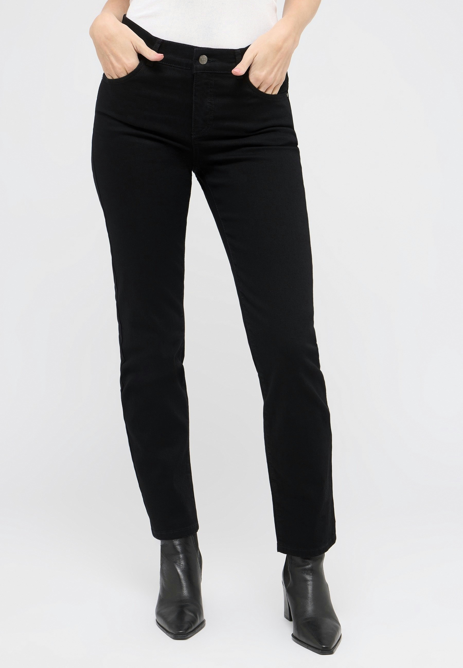 Jeans Dolly mit cleanem Denim