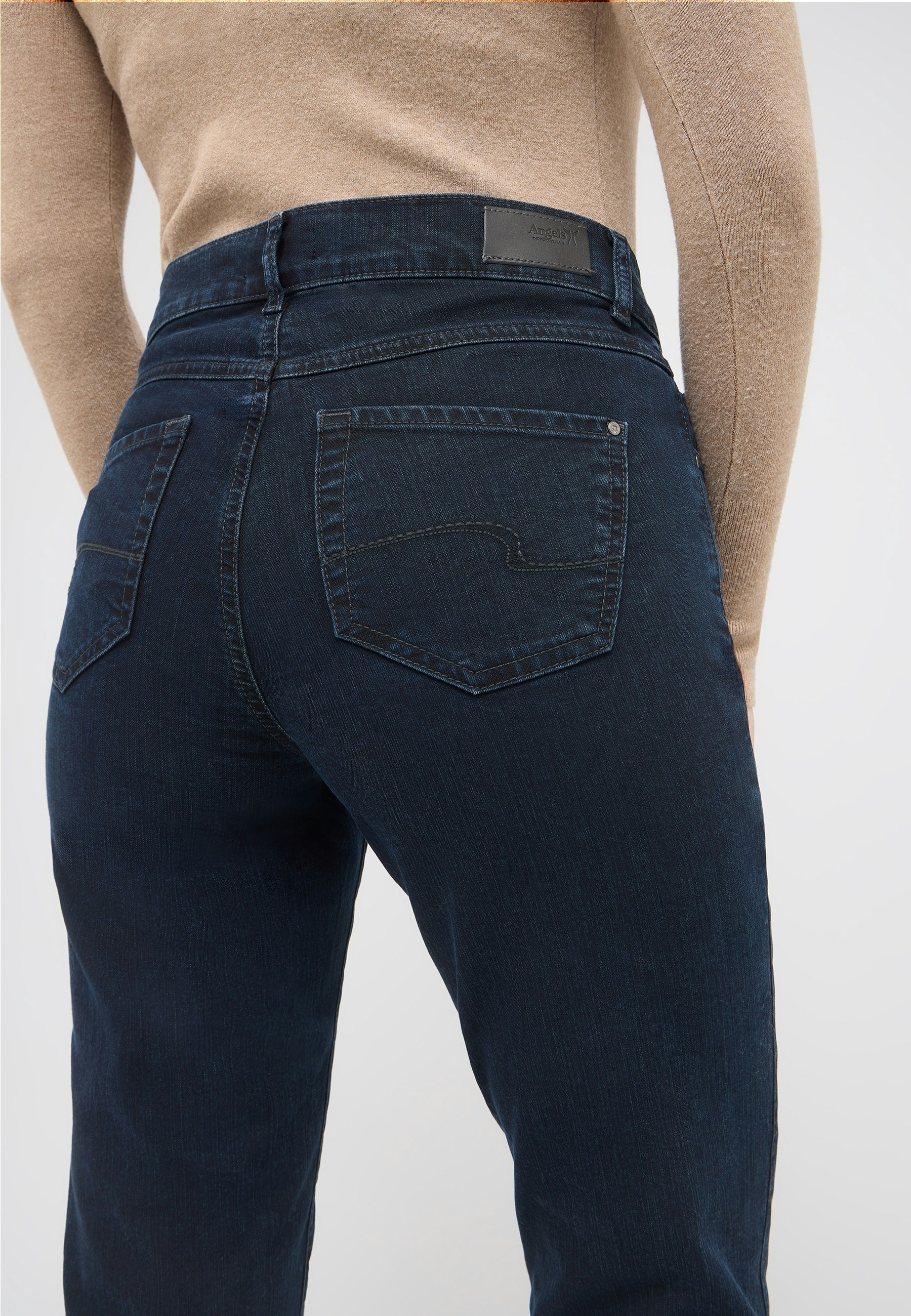 Jeans Dolly mit cleanem Denim