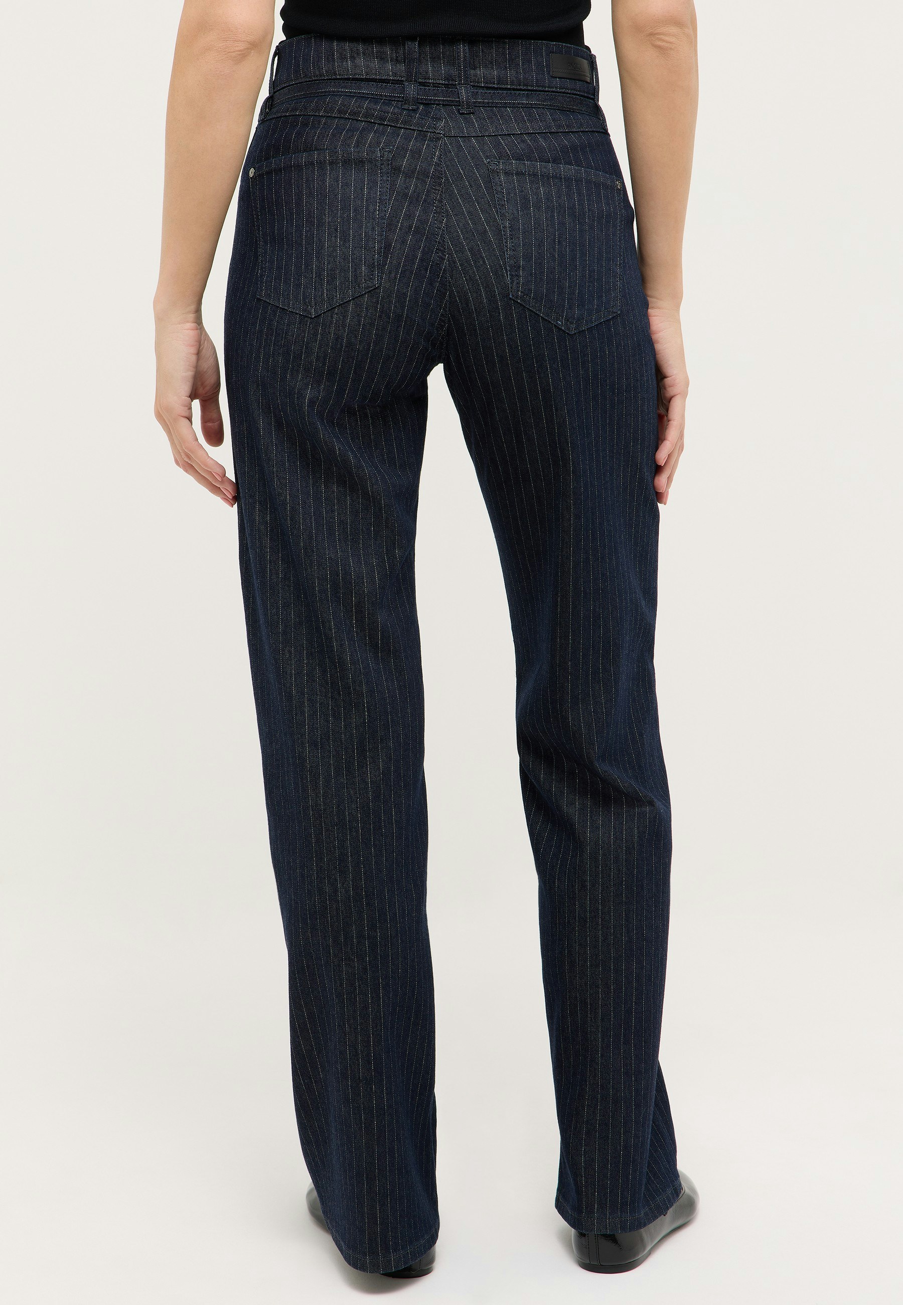 Jeans Liz Belt mit Nadelstreifen