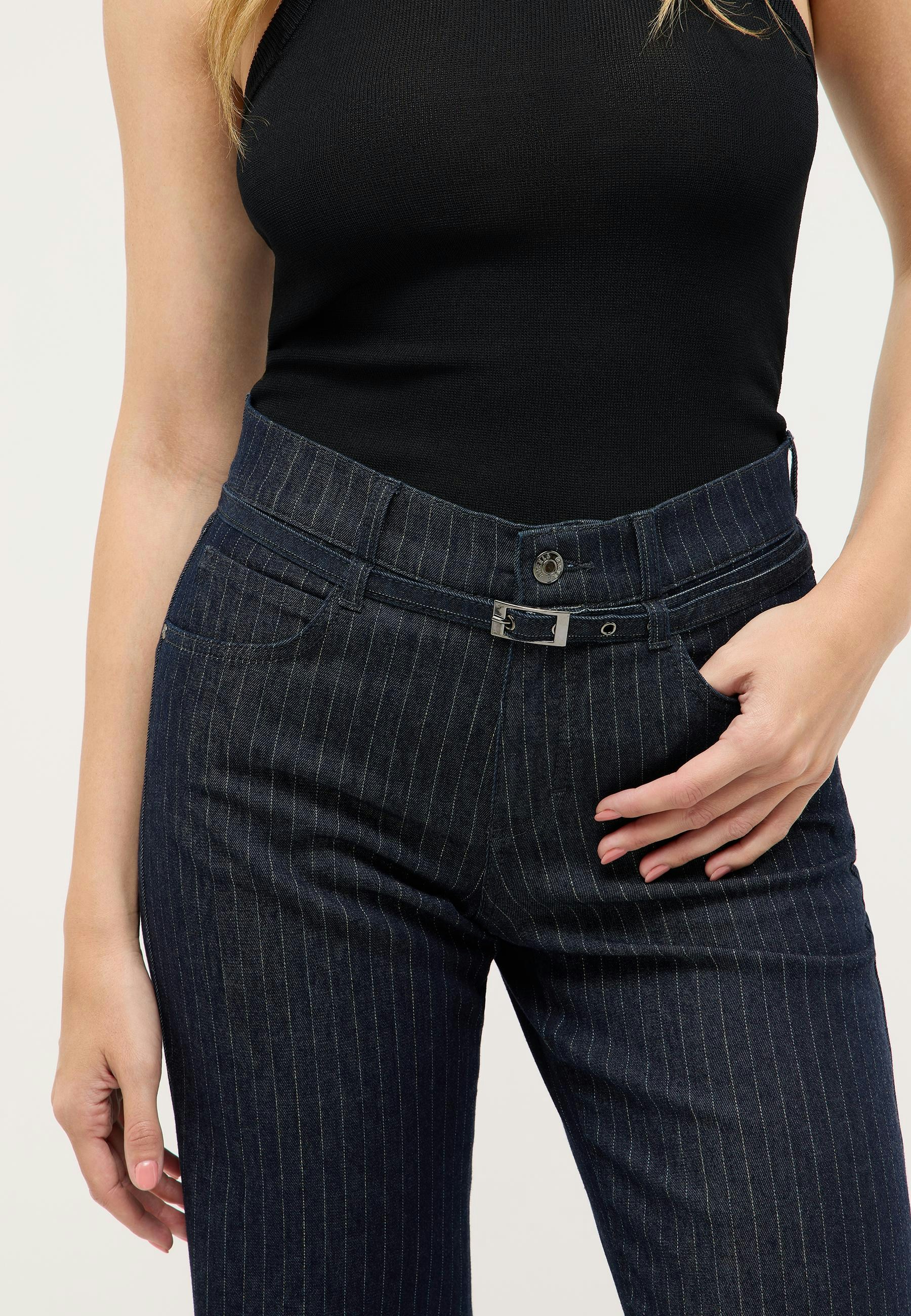 Jeans Liz Belt mit Nadelstreifen