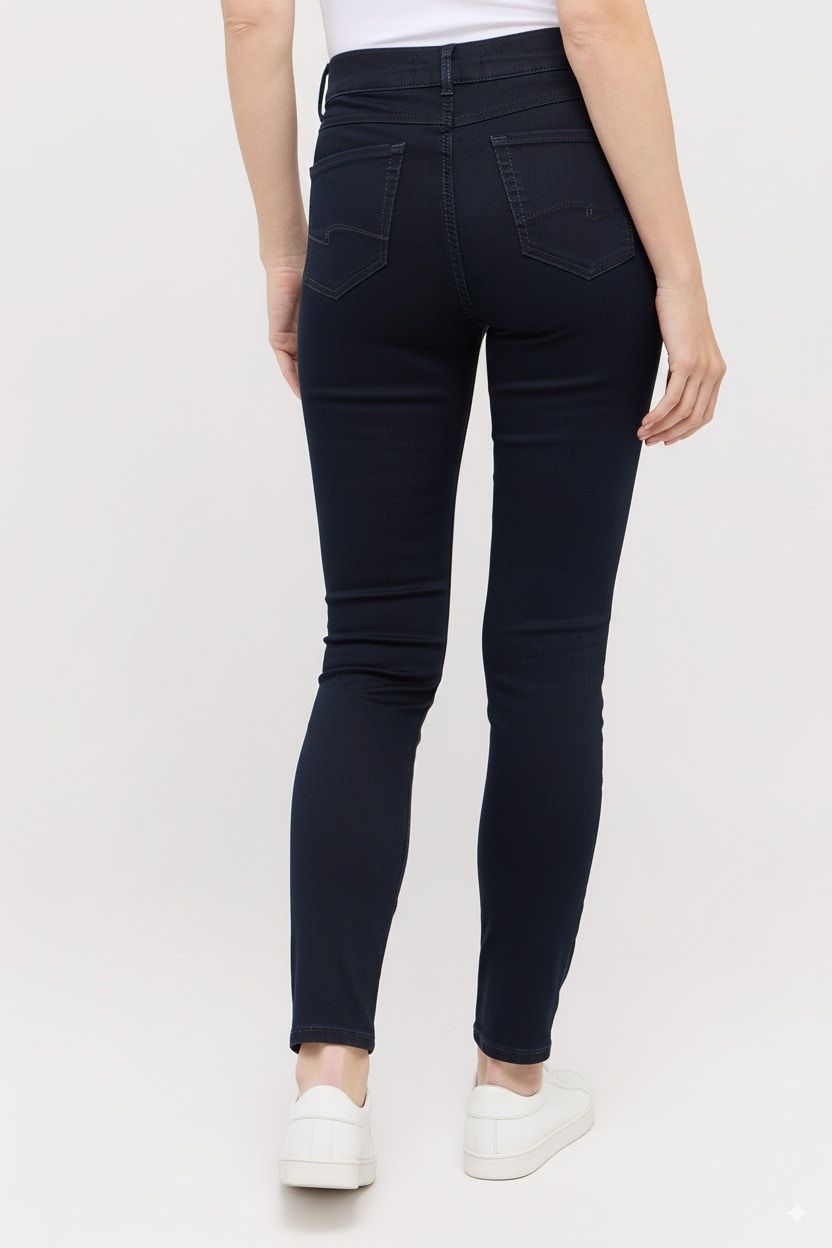 Skinny jeans with clean super stretch denim
