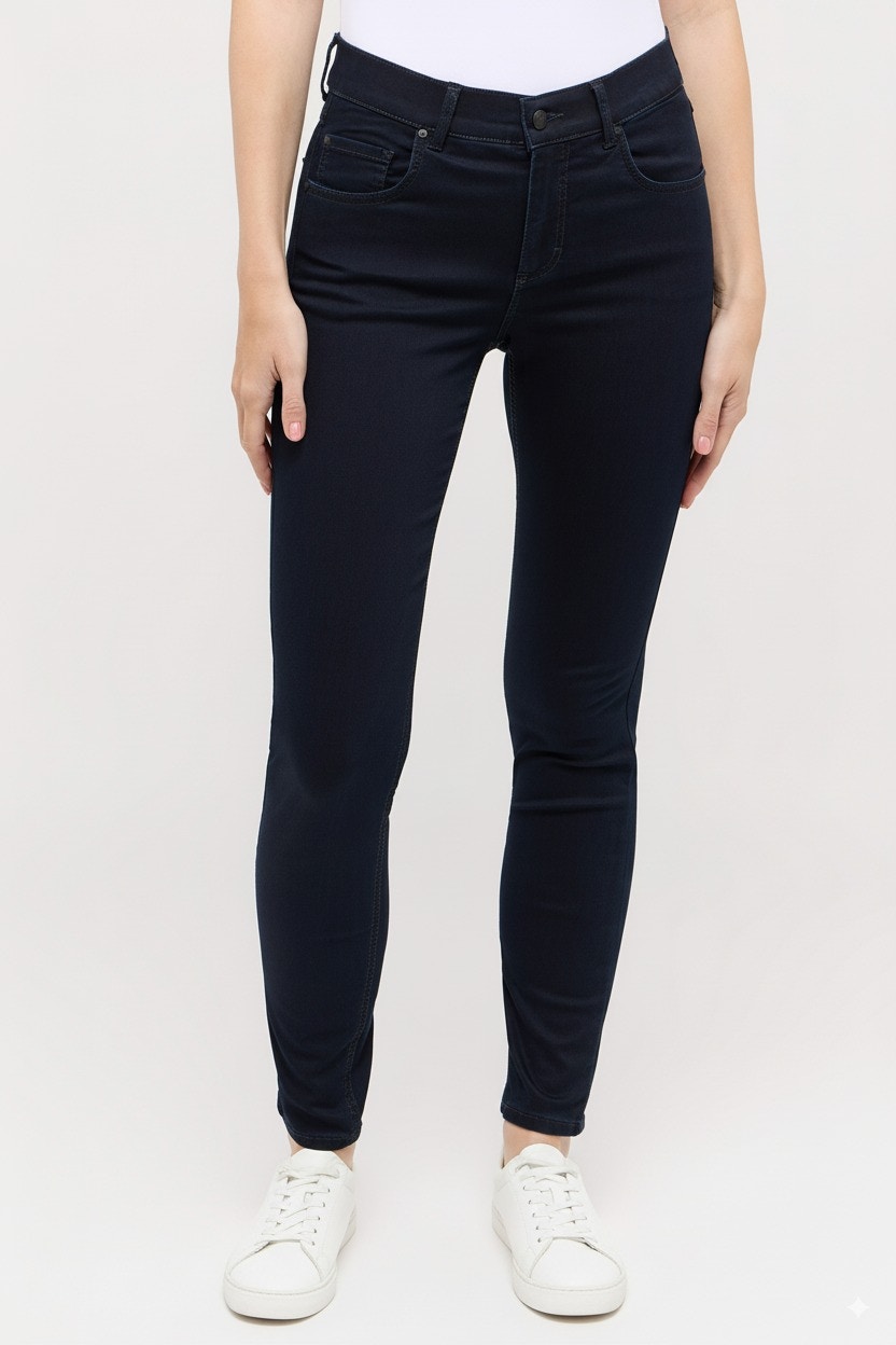 Skinny jeans with clean super stretch denim